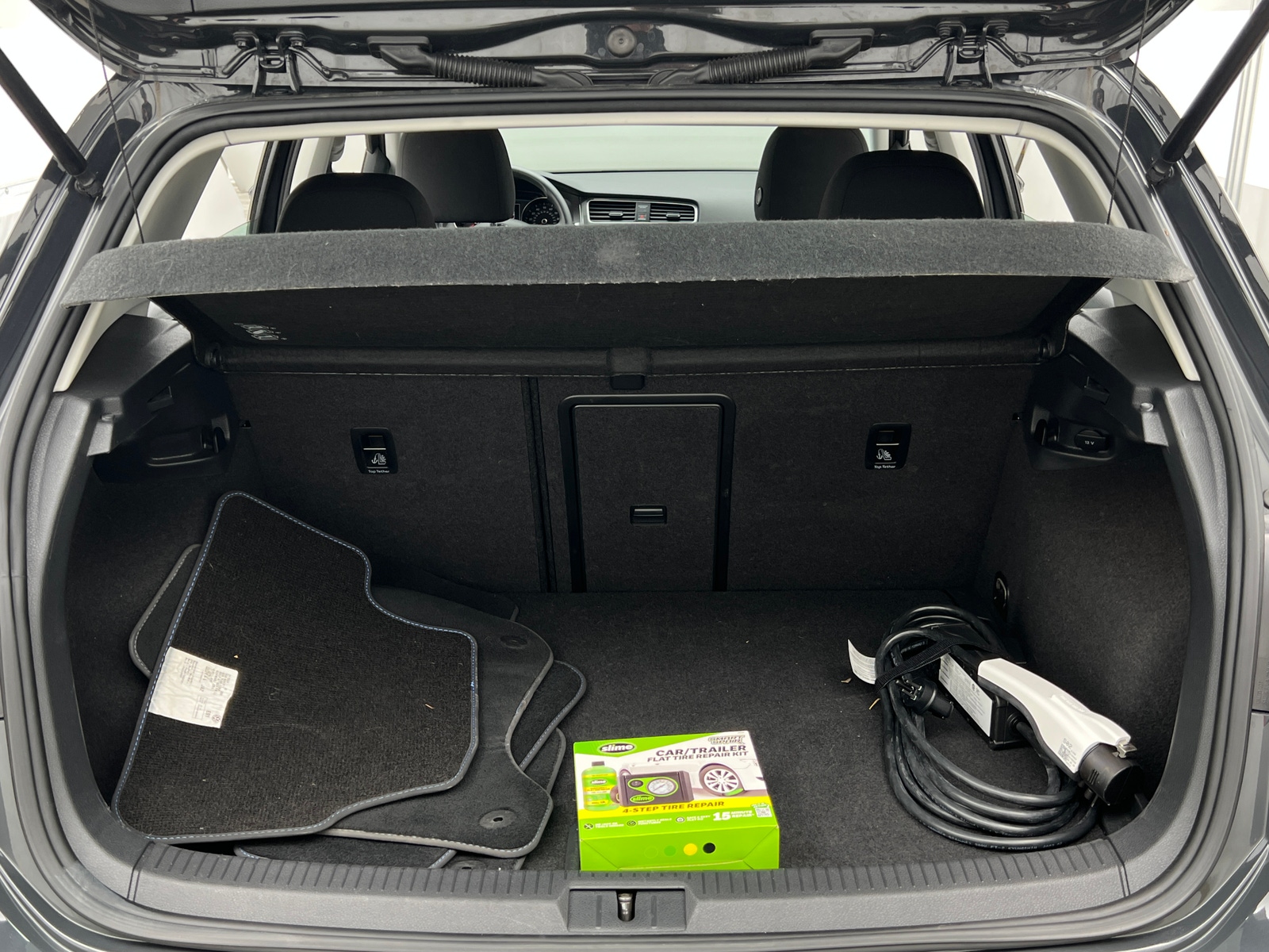 Thumbnail: 2016 Volkswagen e-Golf - 6