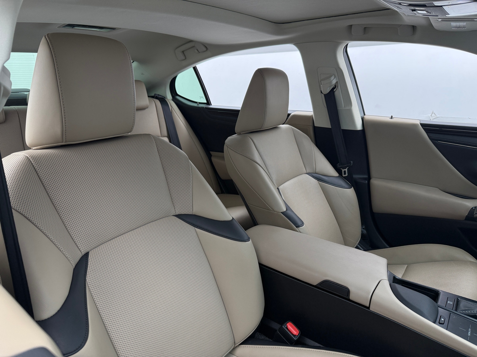 Thumbnail: 2019 Lexus ES - 2