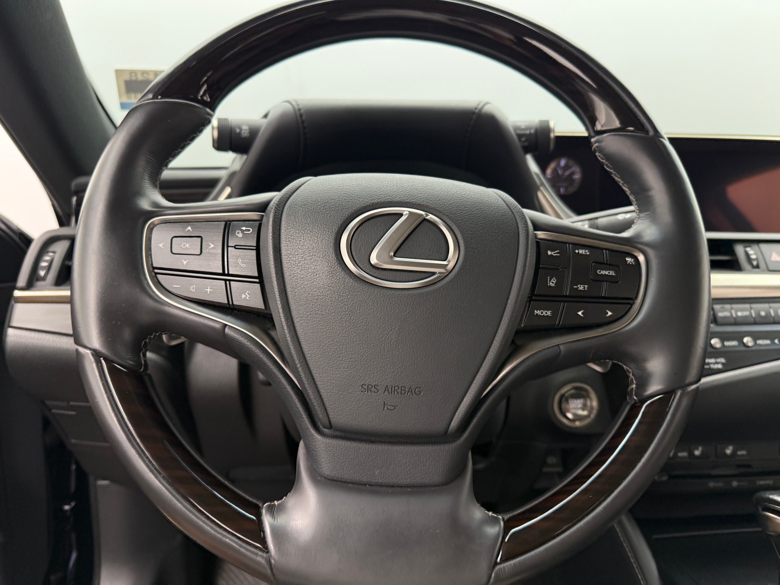 Thumbnail: 2019 Lexus ES - 5