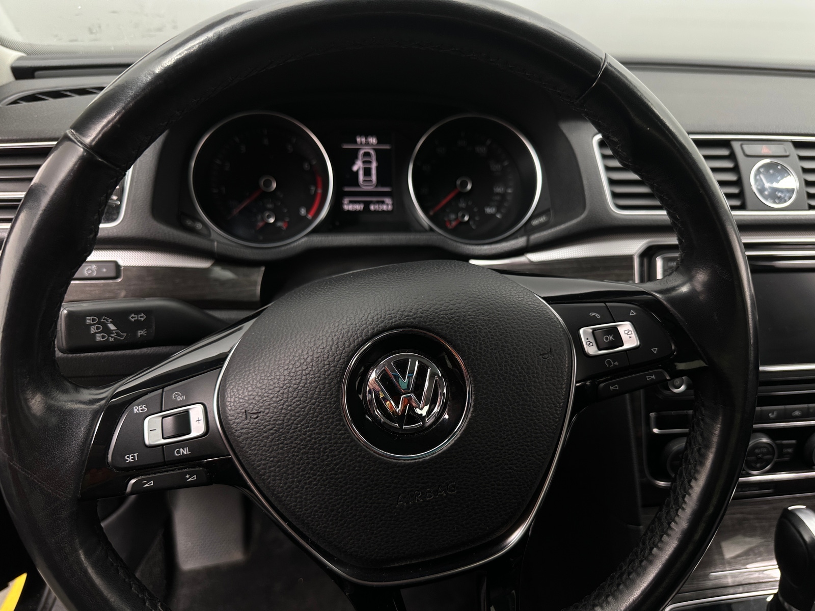 Thumbnail: 2017 Volkswagen Passat - 4
