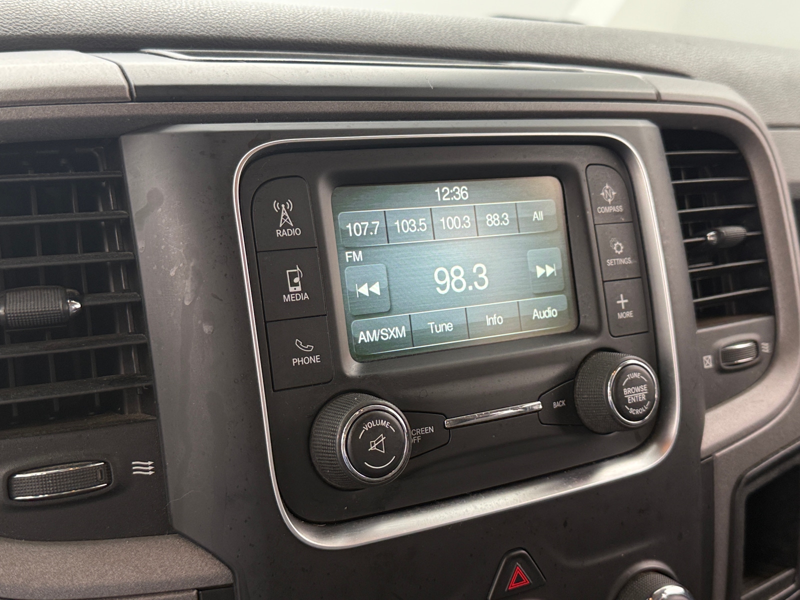 Thumbnail: 2019 RAM 1500 Classic - 3