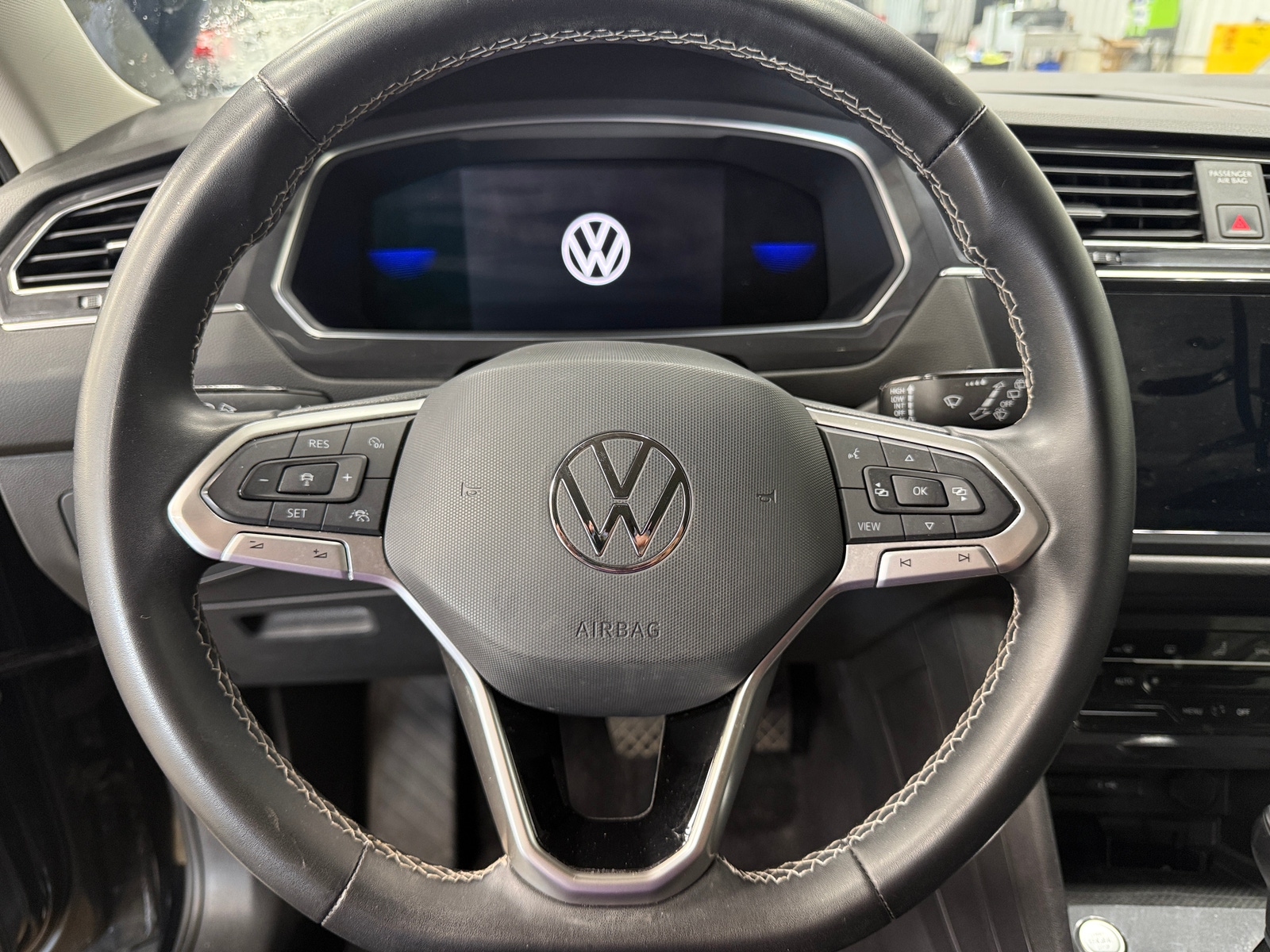 Thumbnail: 2022 Volkswagen Tiguan - 4