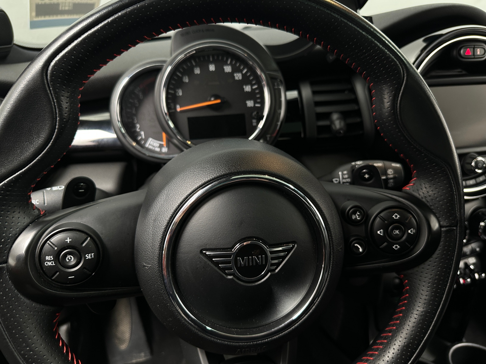 Thumbnail: 2020 MINI Cooper Hardtop - 4