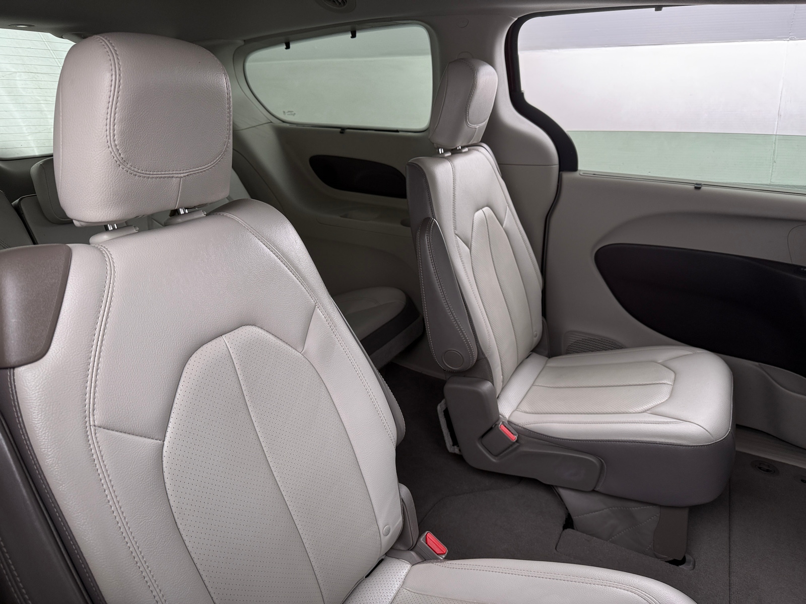 Thumbnail: 2017 Chrysler Pacifica - 5