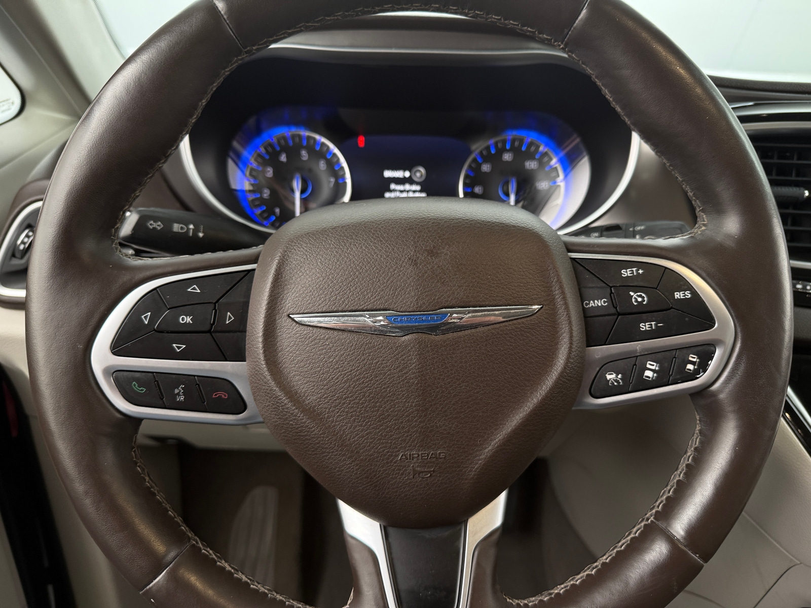 Thumbnail: 2017 Chrysler Pacifica - 4