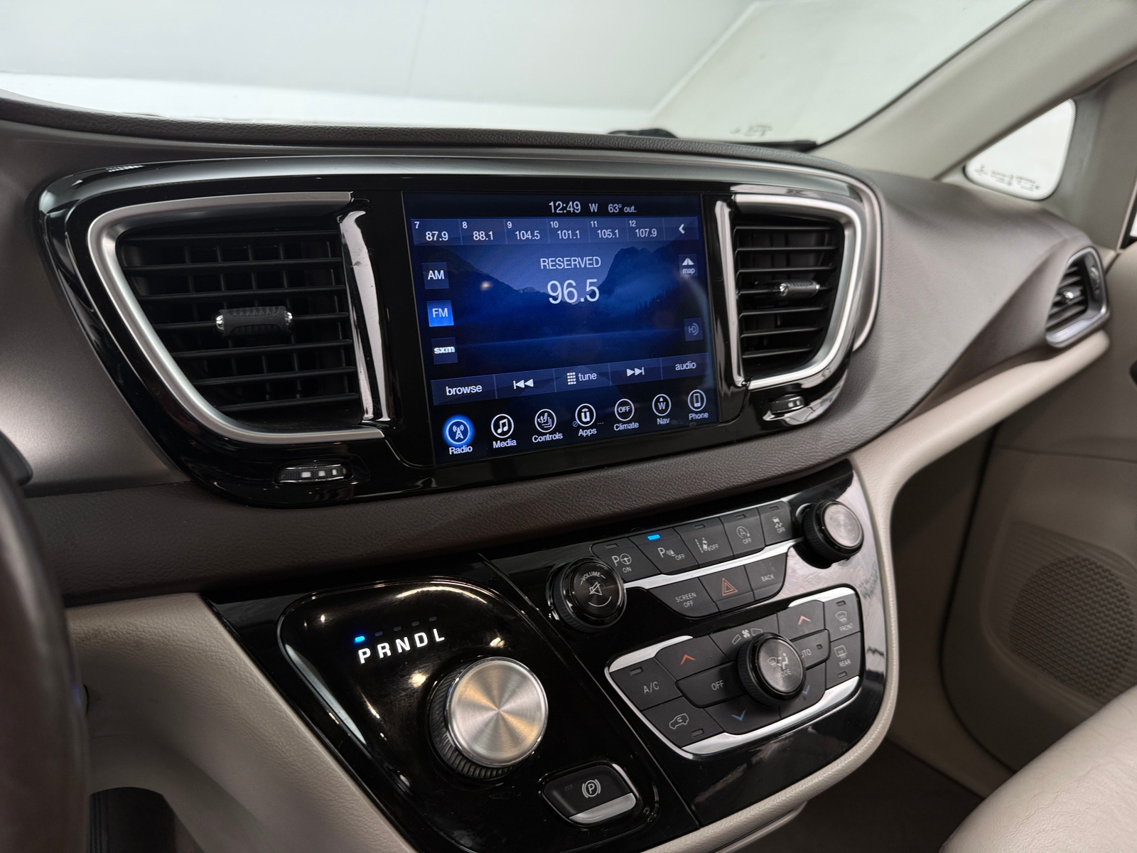 Thumbnail: 2017 Chrysler Pacifica - 3