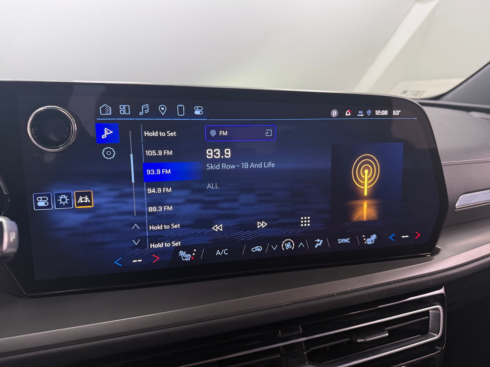 Thumbnail: 2025 Chevrolet Traverse - 4