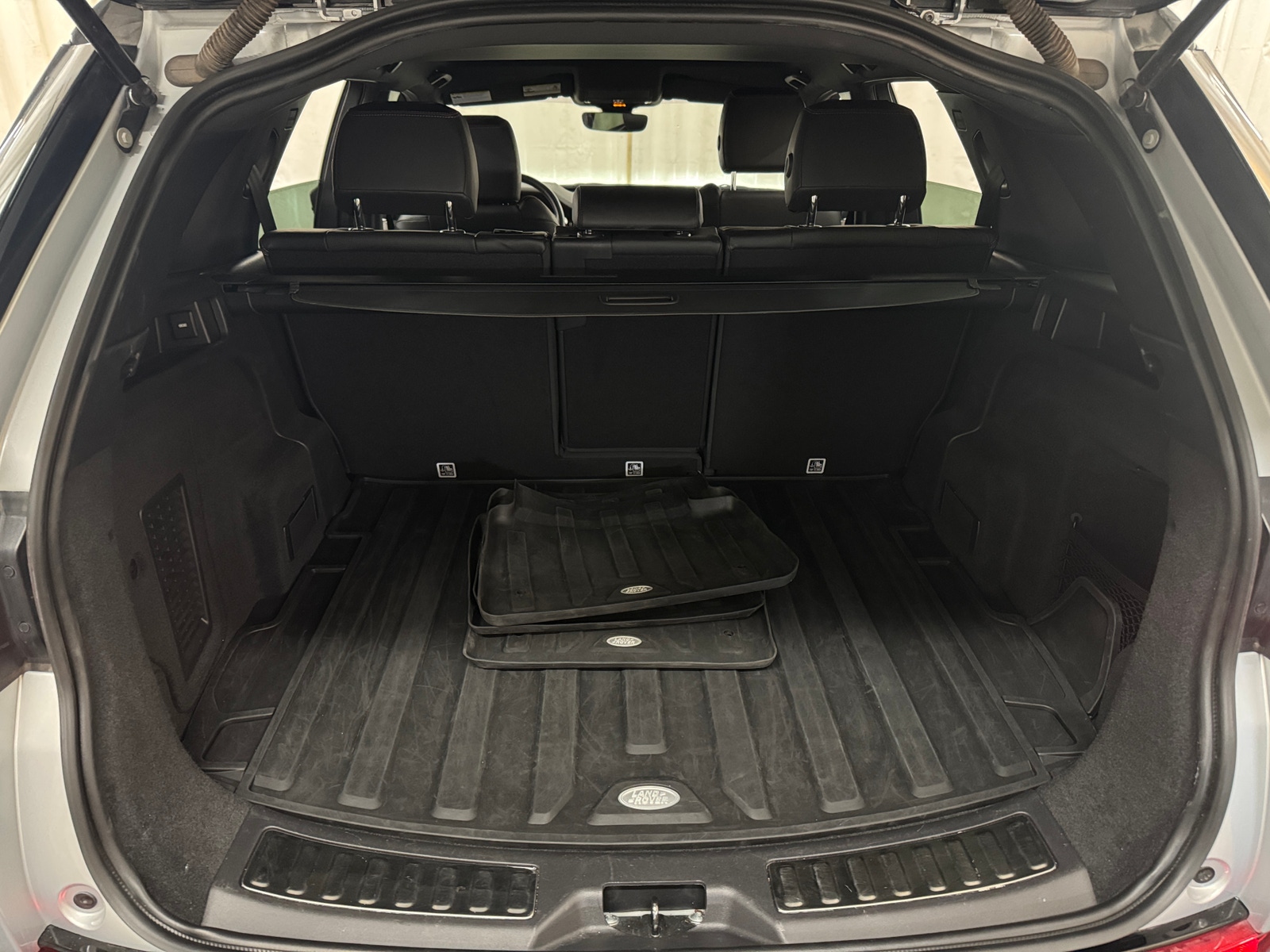 Thumbnail: 2021 Land Rover Discovery Sport - 6