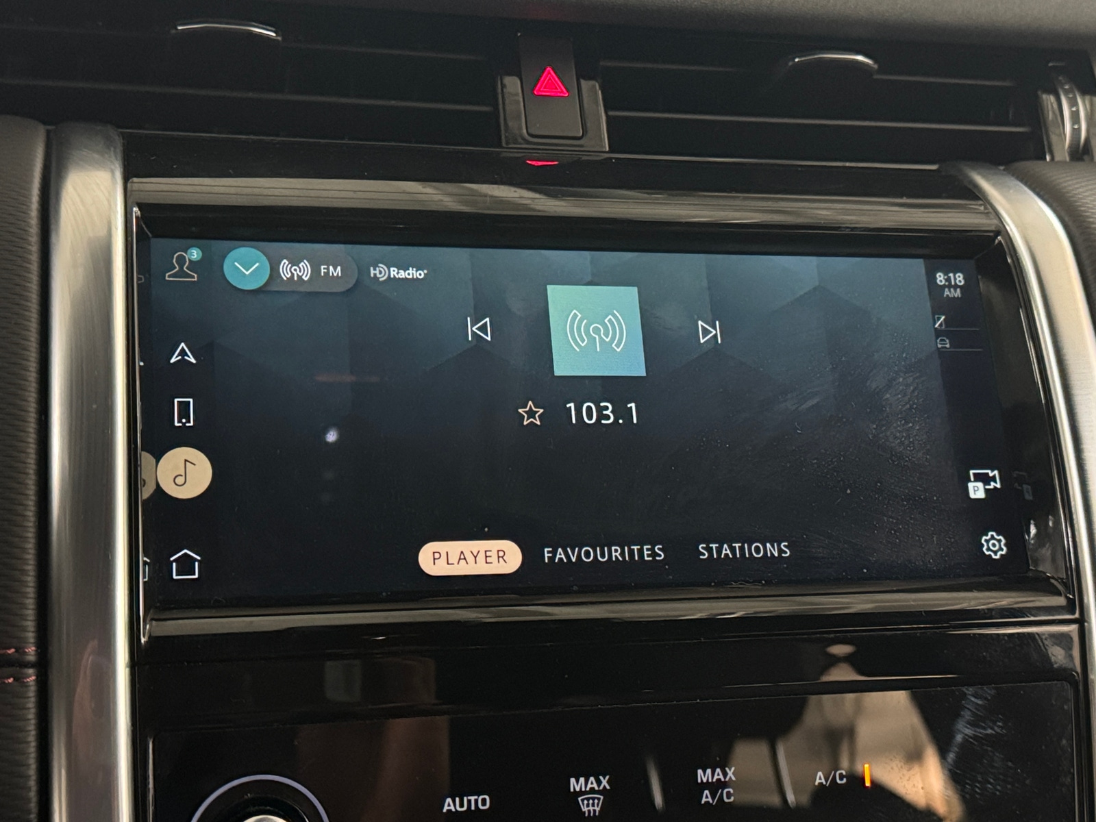 Thumbnail: 2021 Land Rover Discovery Sport - 3