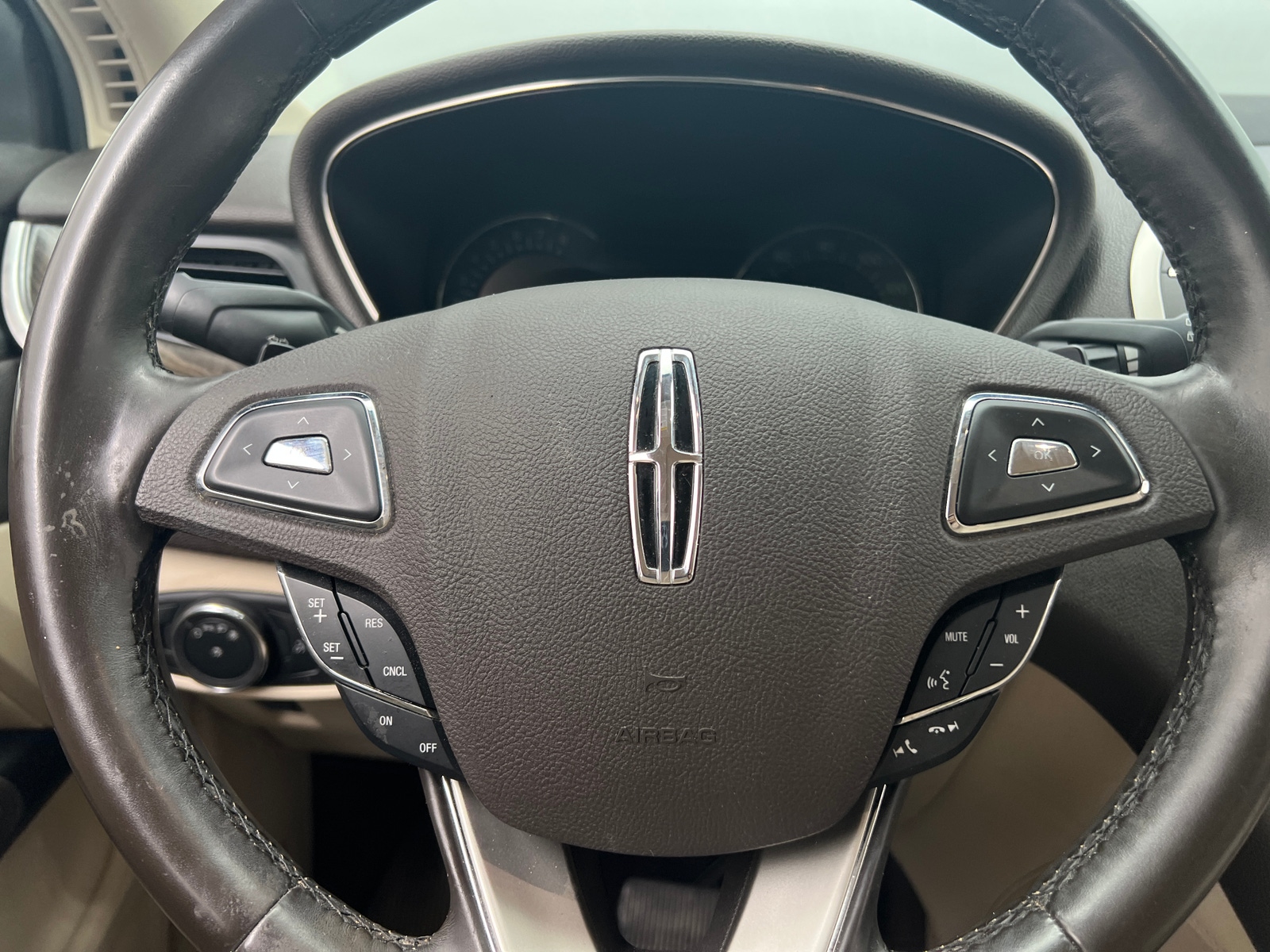 Thumbnail: 2017 Lincoln MKC - 4