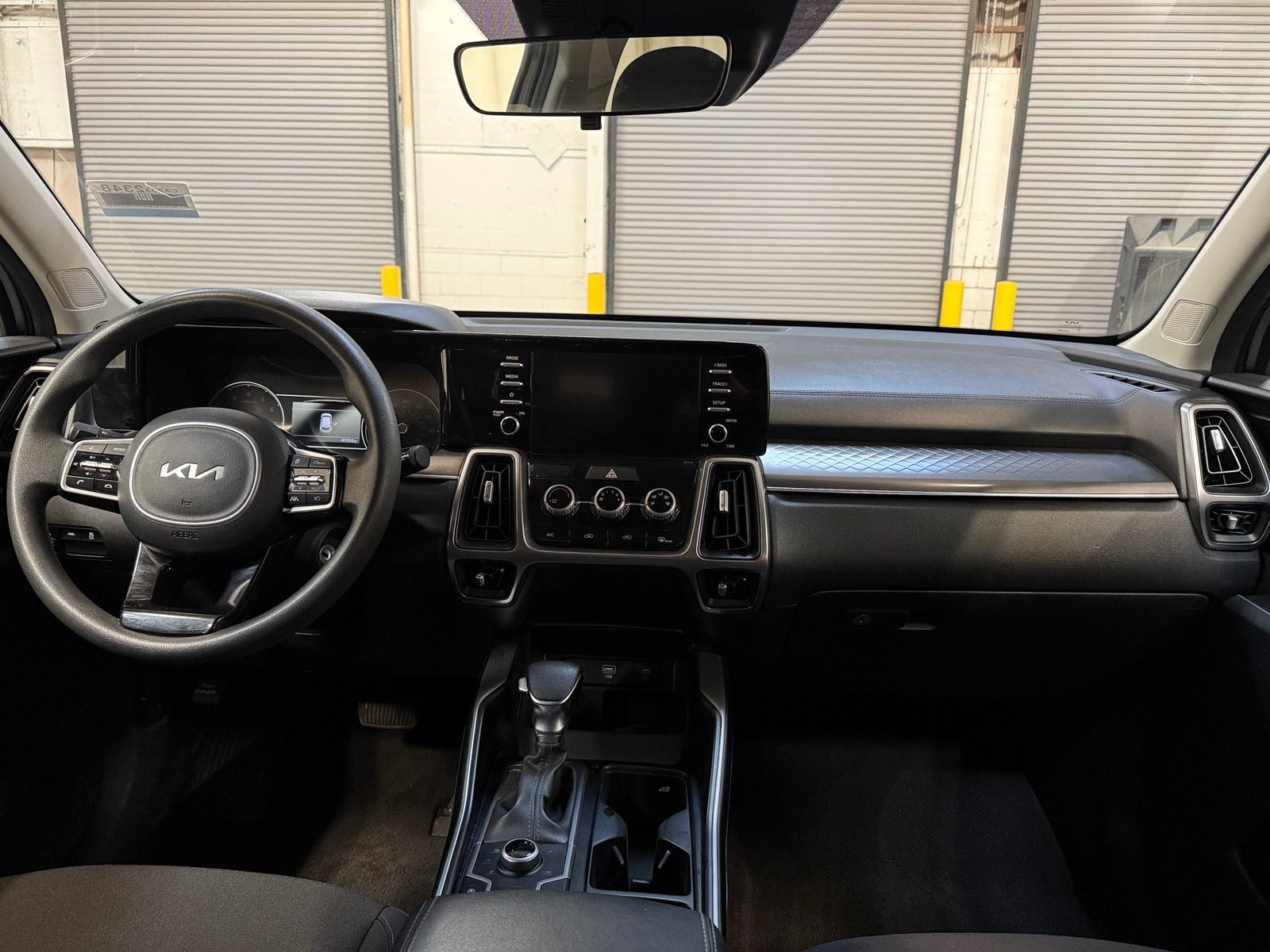 Thumbnail: 2023 Kia Sorento - 3