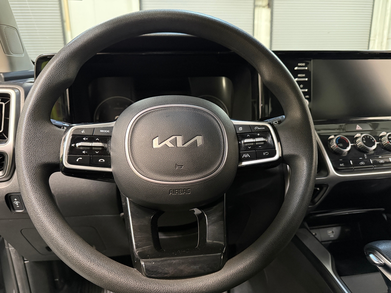 Thumbnail: 2023 Kia Sorento - 5