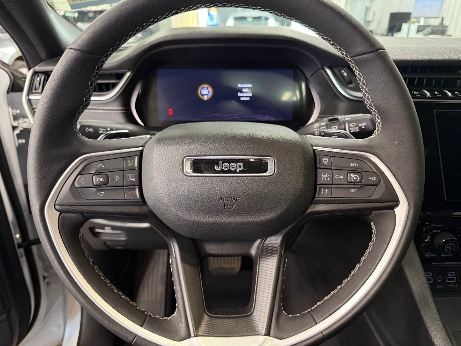 Thumbnail: 2024 Jeep Grand Cherokee L - 4
