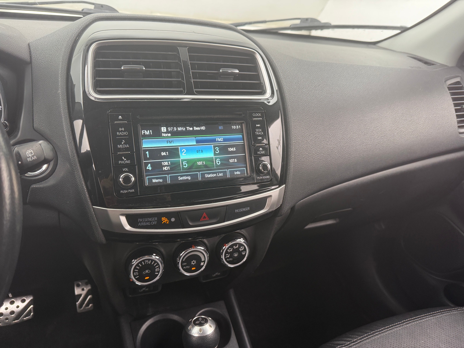 Thumbnail: 2017 Mitsubishi Outlander Sport - 3