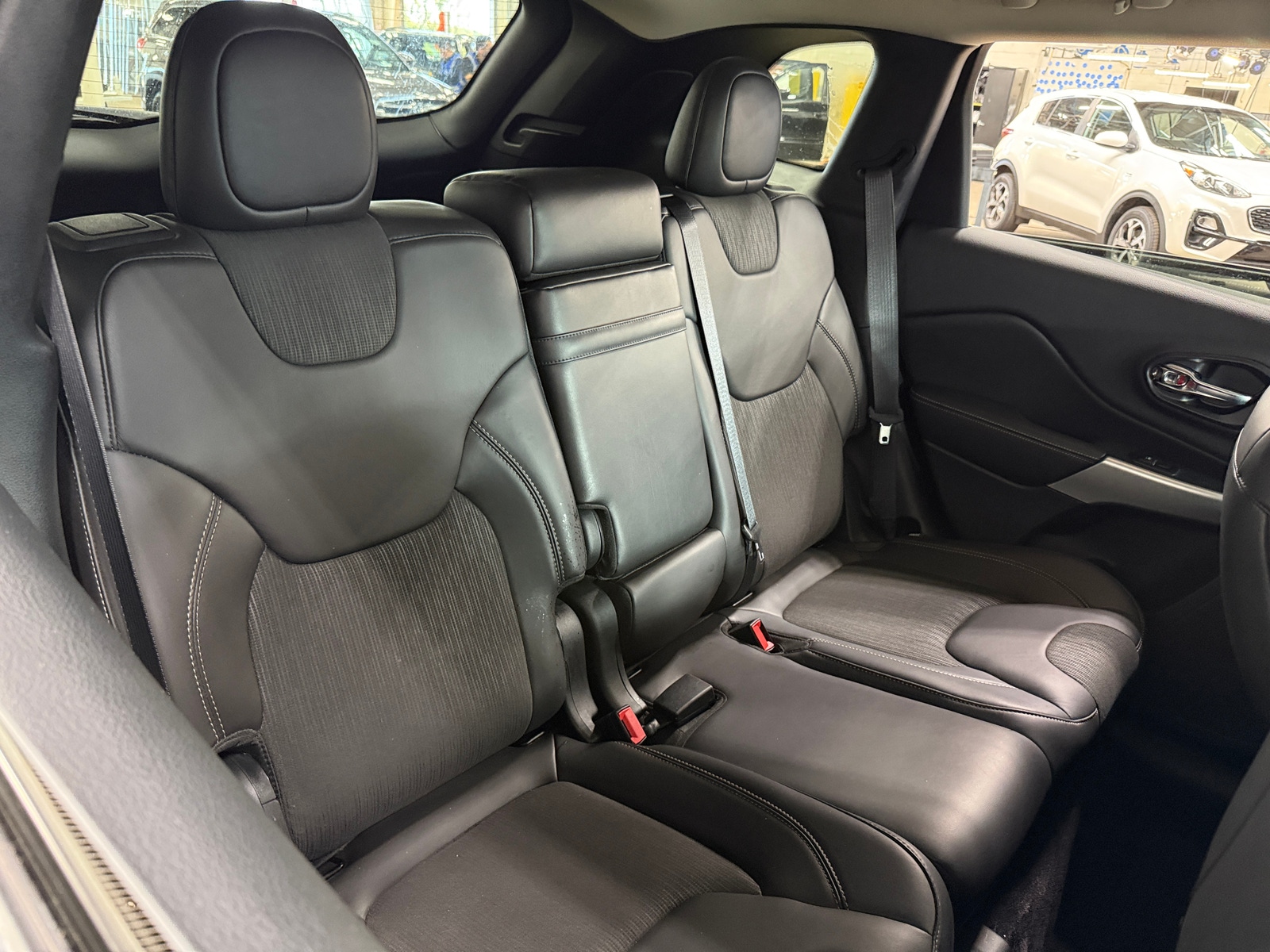 Thumbnail: 2018 Jeep Cherokee - 6