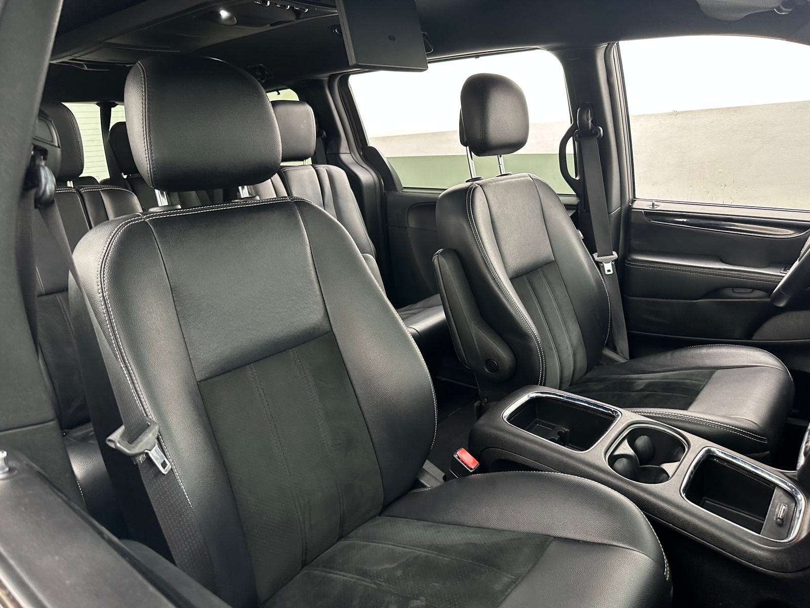 Thumbnail: 2016 Dodge Grand Caravan - 2