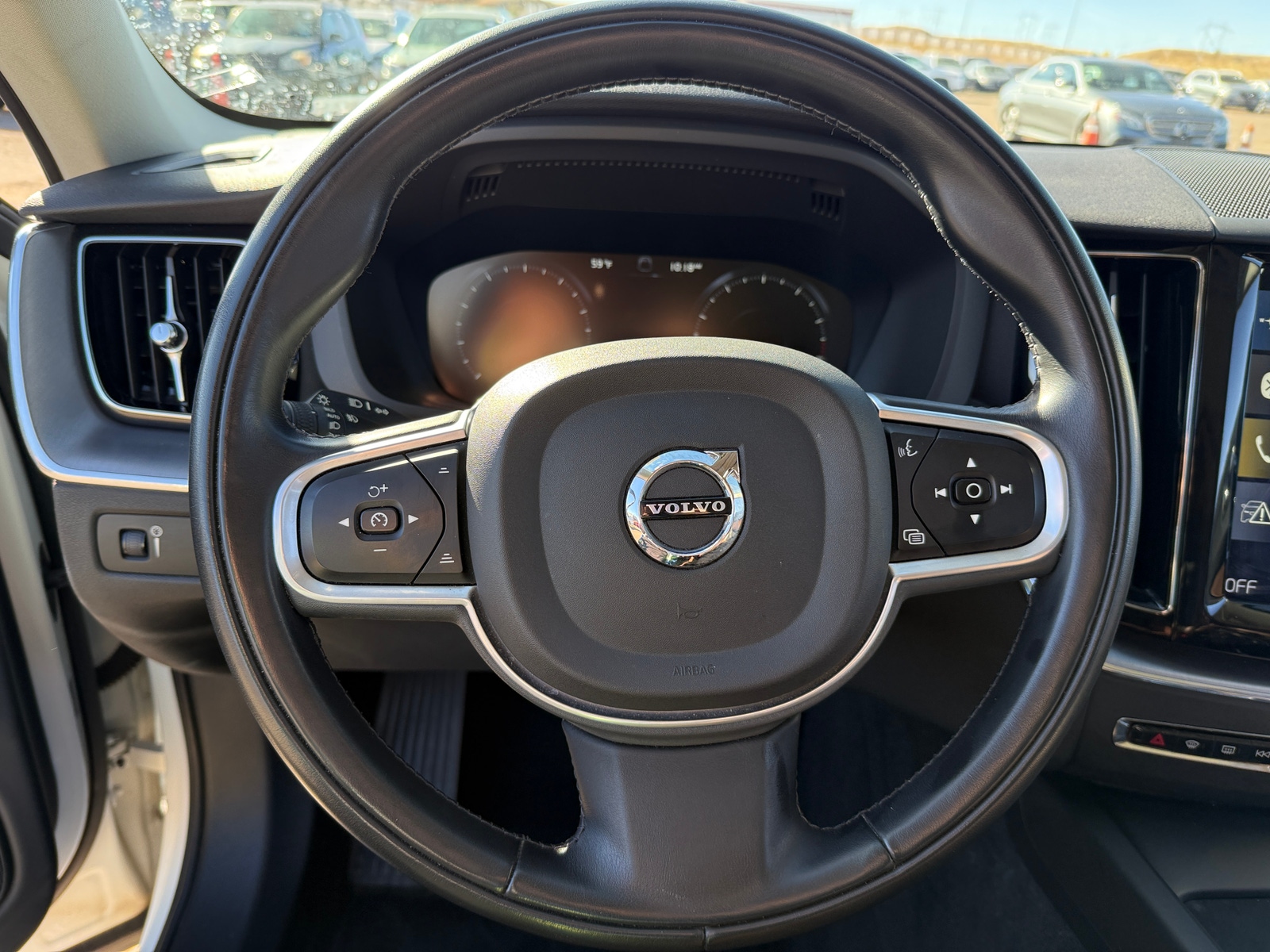Thumbnail: 2020 Volvo XC60 - 4