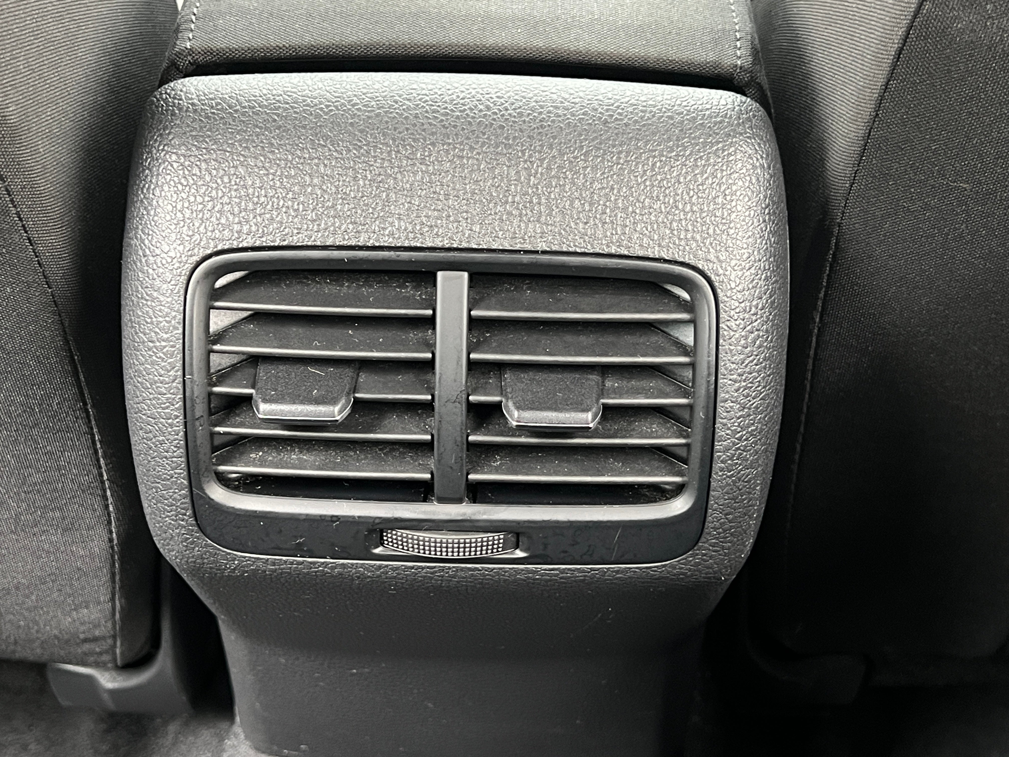 Used 2018 Volkswagen e-Golf e-Golf SE with VIN WVWKR7AU2JW908389 for sale in Oak Creek, WI