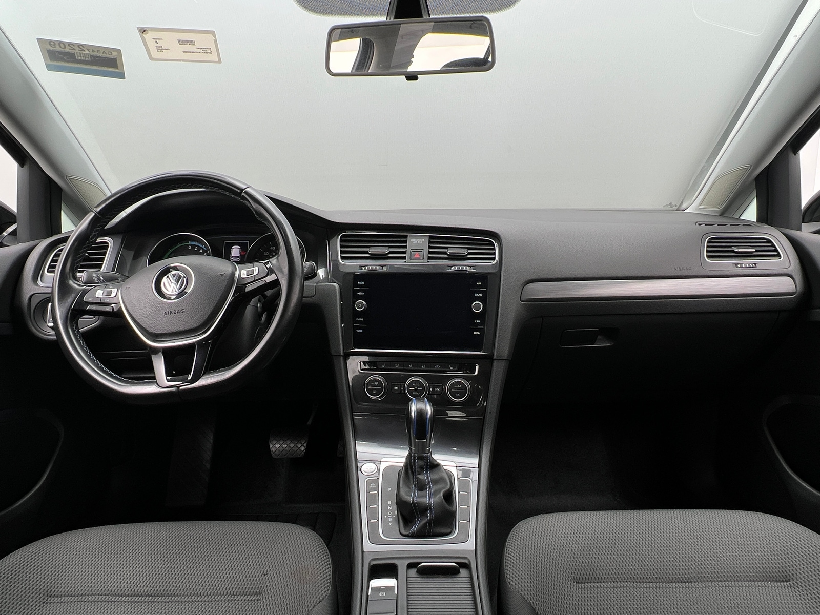 Thumbnail: 2018 Volkswagen e-Golf - 3