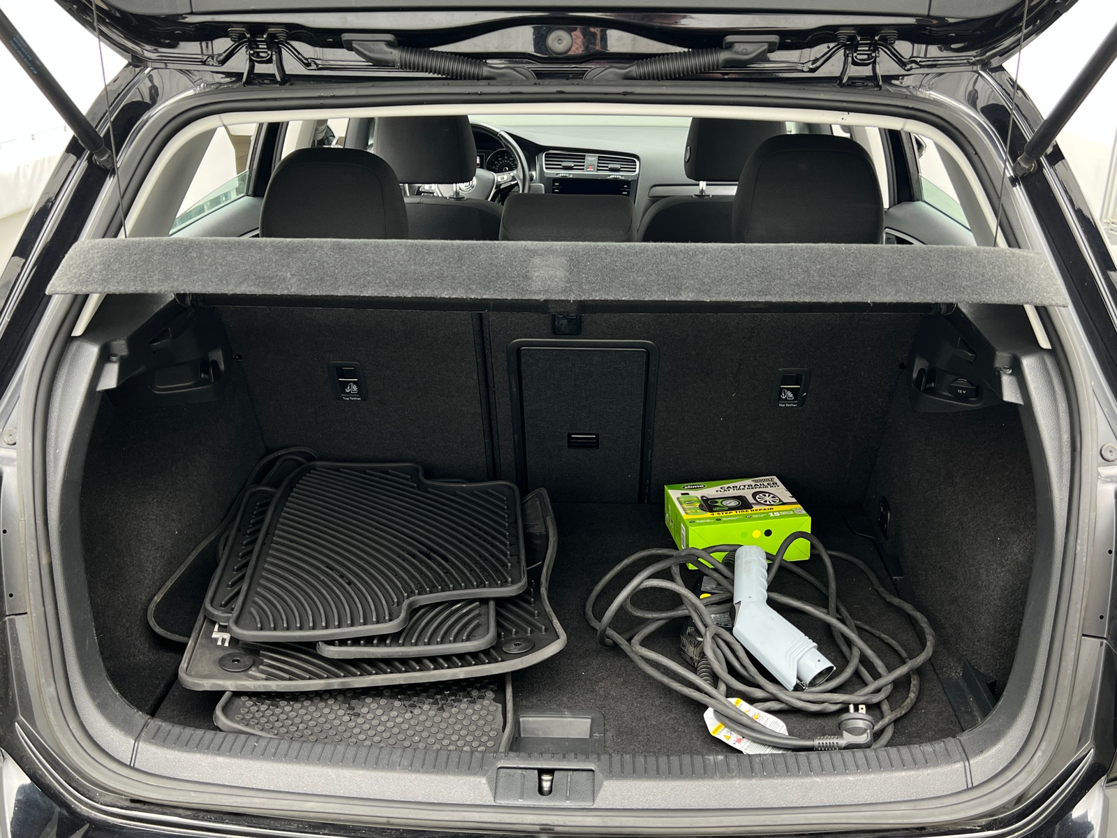 Thumbnail: 2018 Volkswagen e-Golf - 7