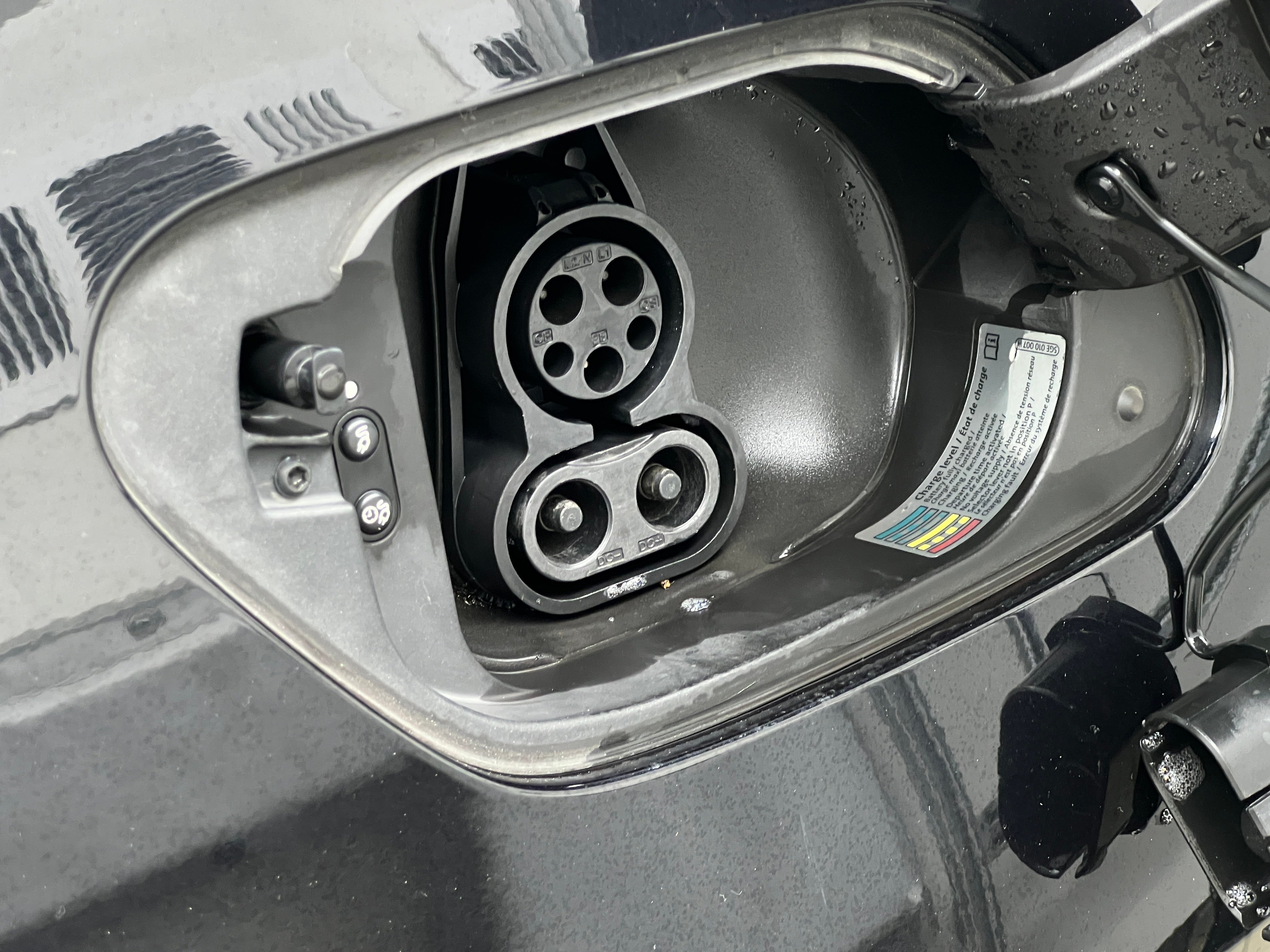 Used 2018 Volkswagen e-Golf e-Golf SE with VIN WVWKR7AU2JW908389 for sale in Auburn, WA