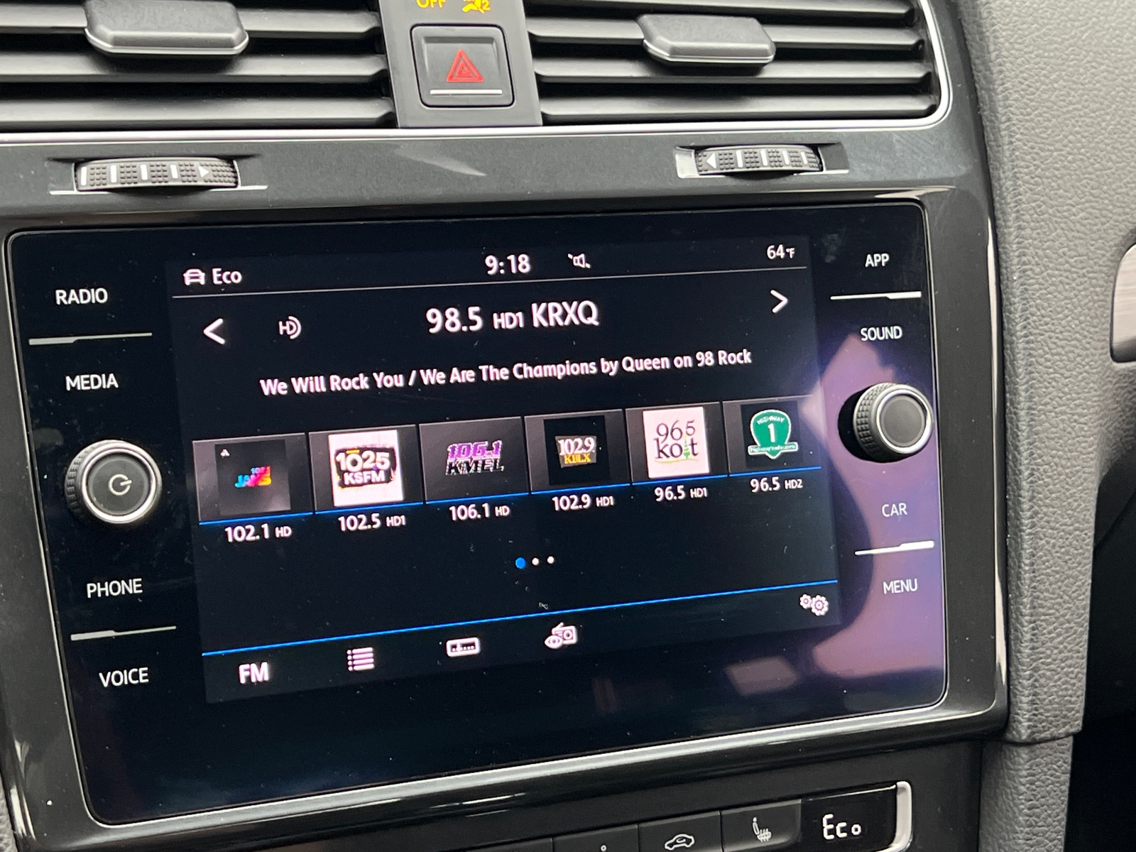Thumbnail: 2018 Volkswagen e-Golf - 4