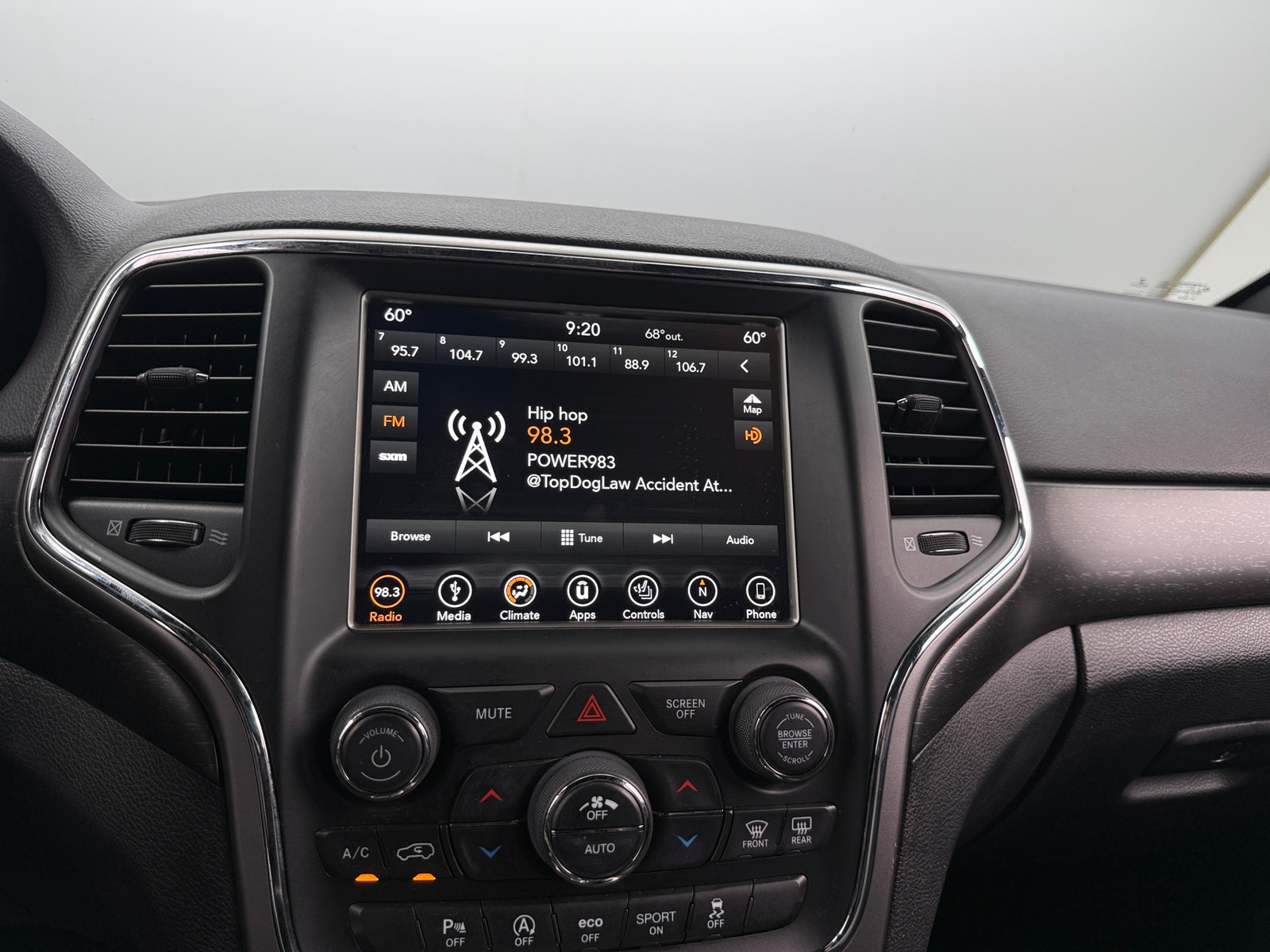 Thumbnail: 2018 Jeep Grand Cherokee - 3
