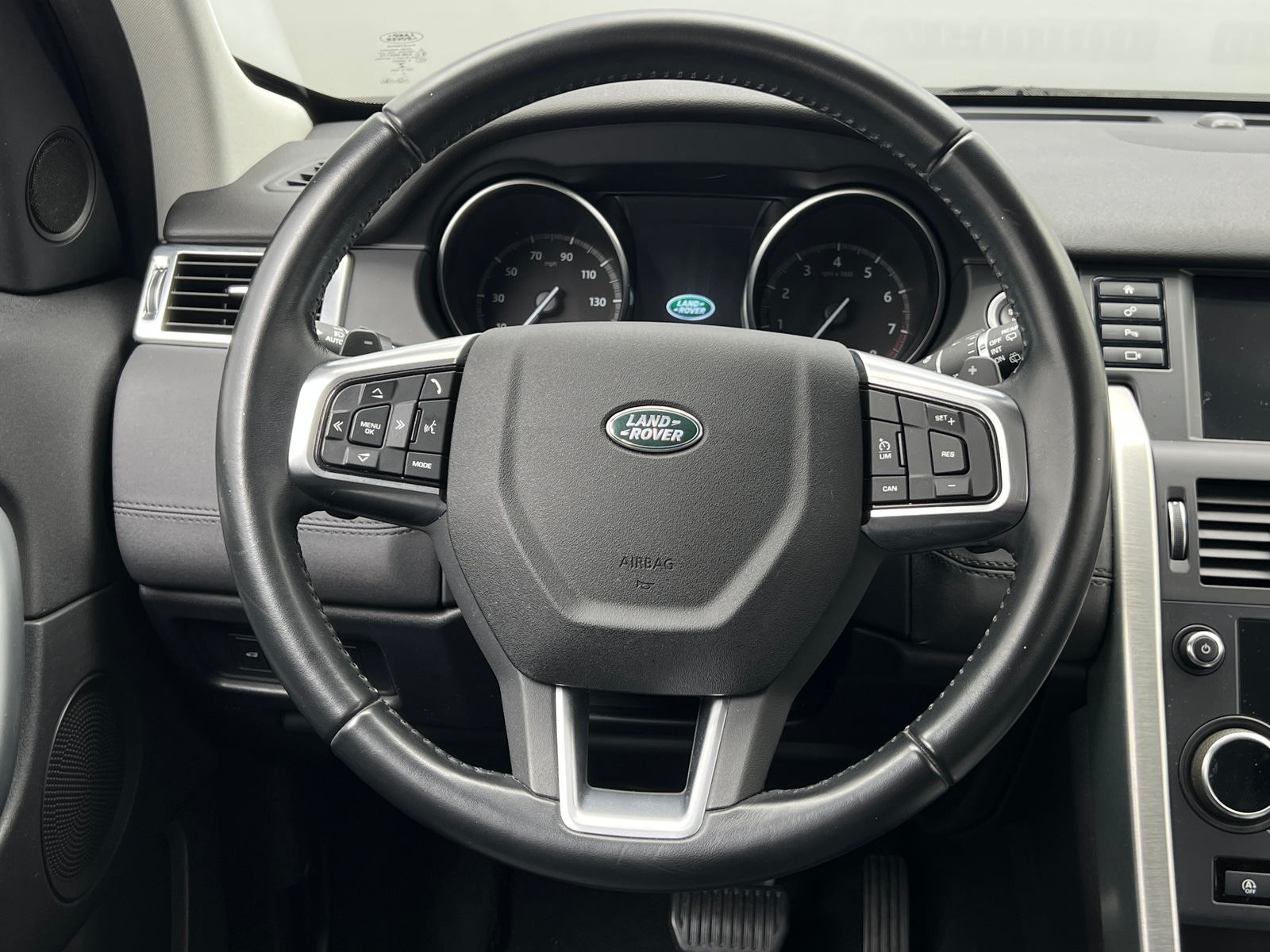 Thumbnail: 2018 Land Rover Discovery Sport - 4