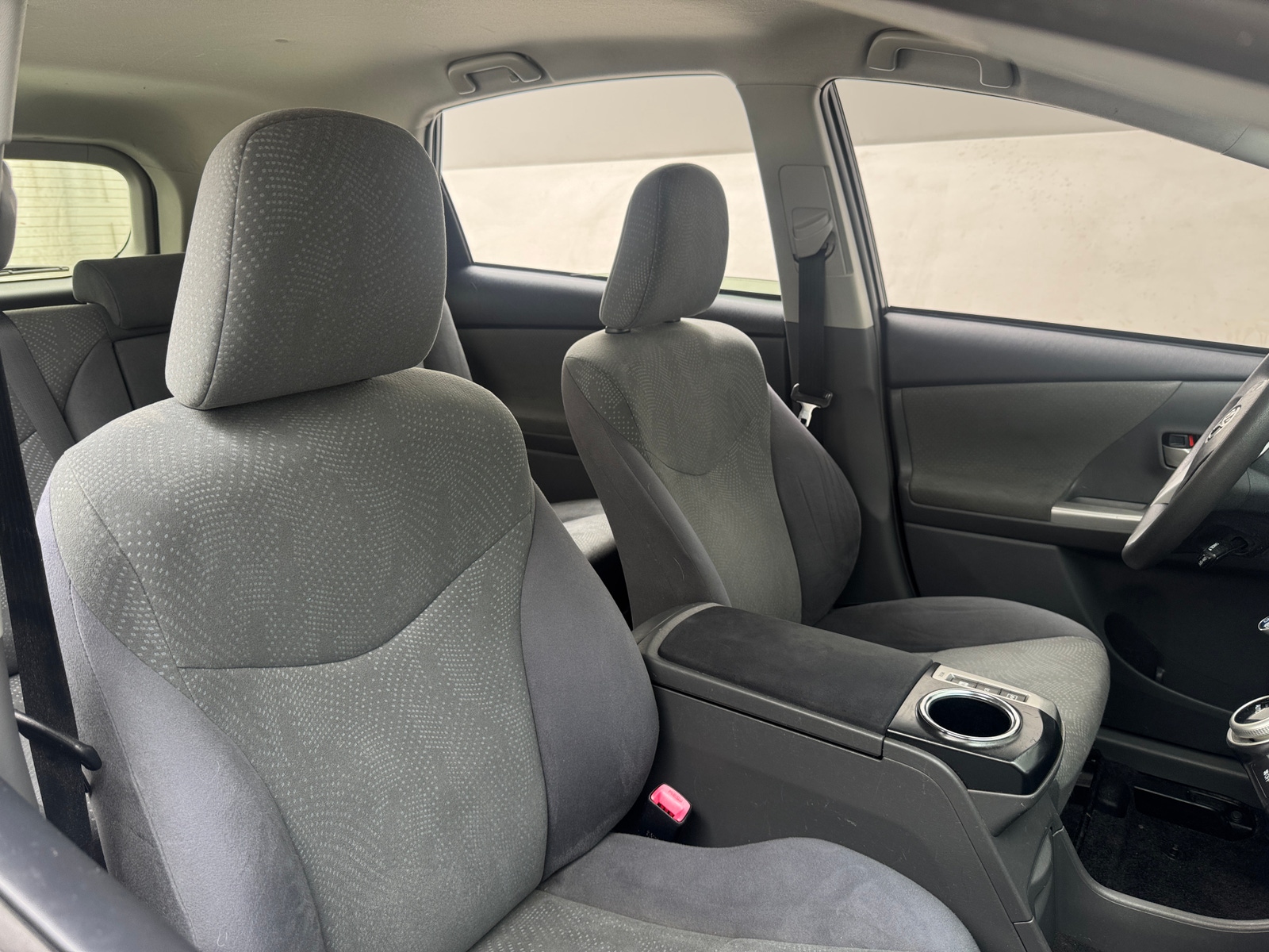 Thumbnail: 2014 Toyota Prius v - 2