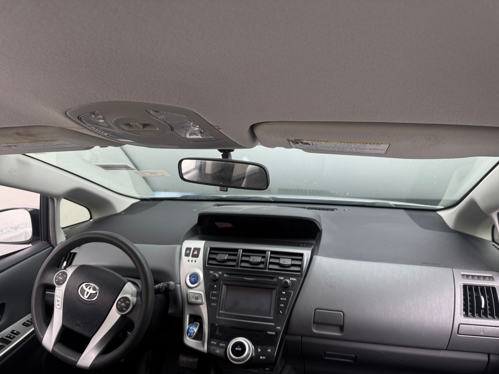 Thumbnail: 2014 Toyota Prius v - 3