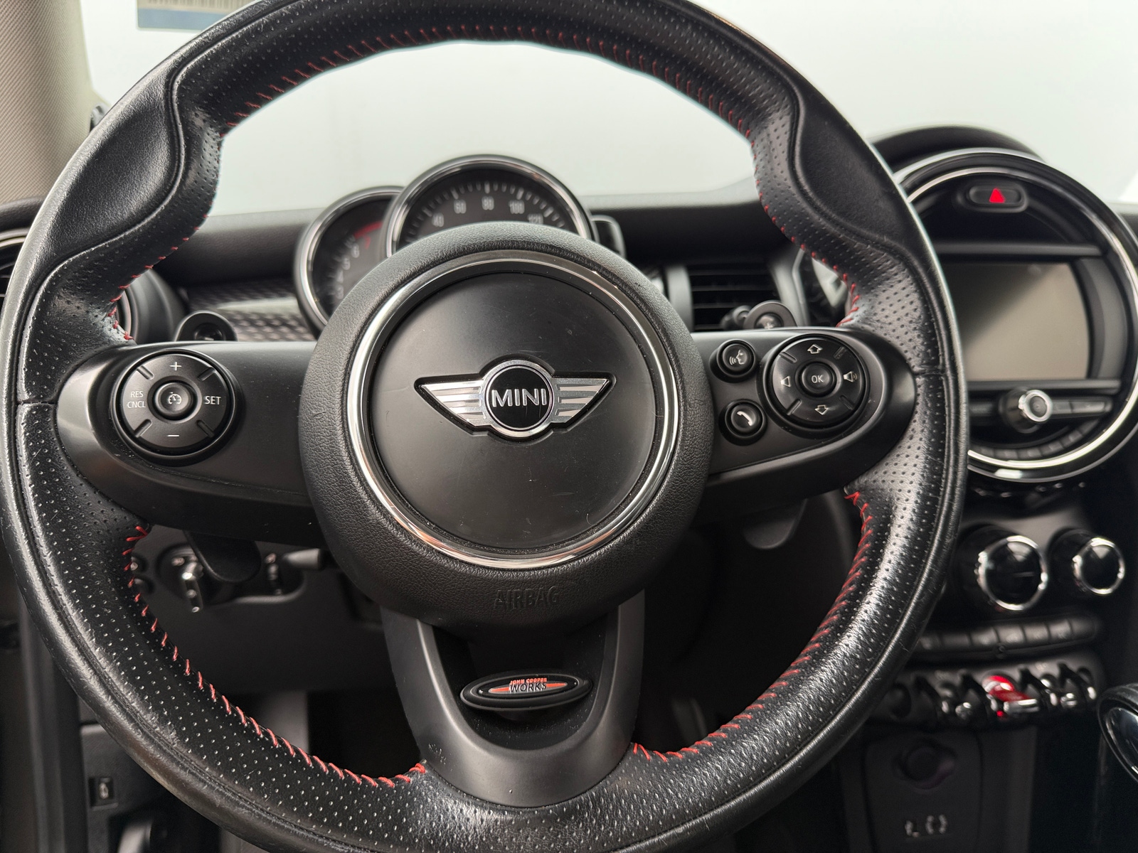 Thumbnail: 2017 MINI Cooper Hardtop - 4