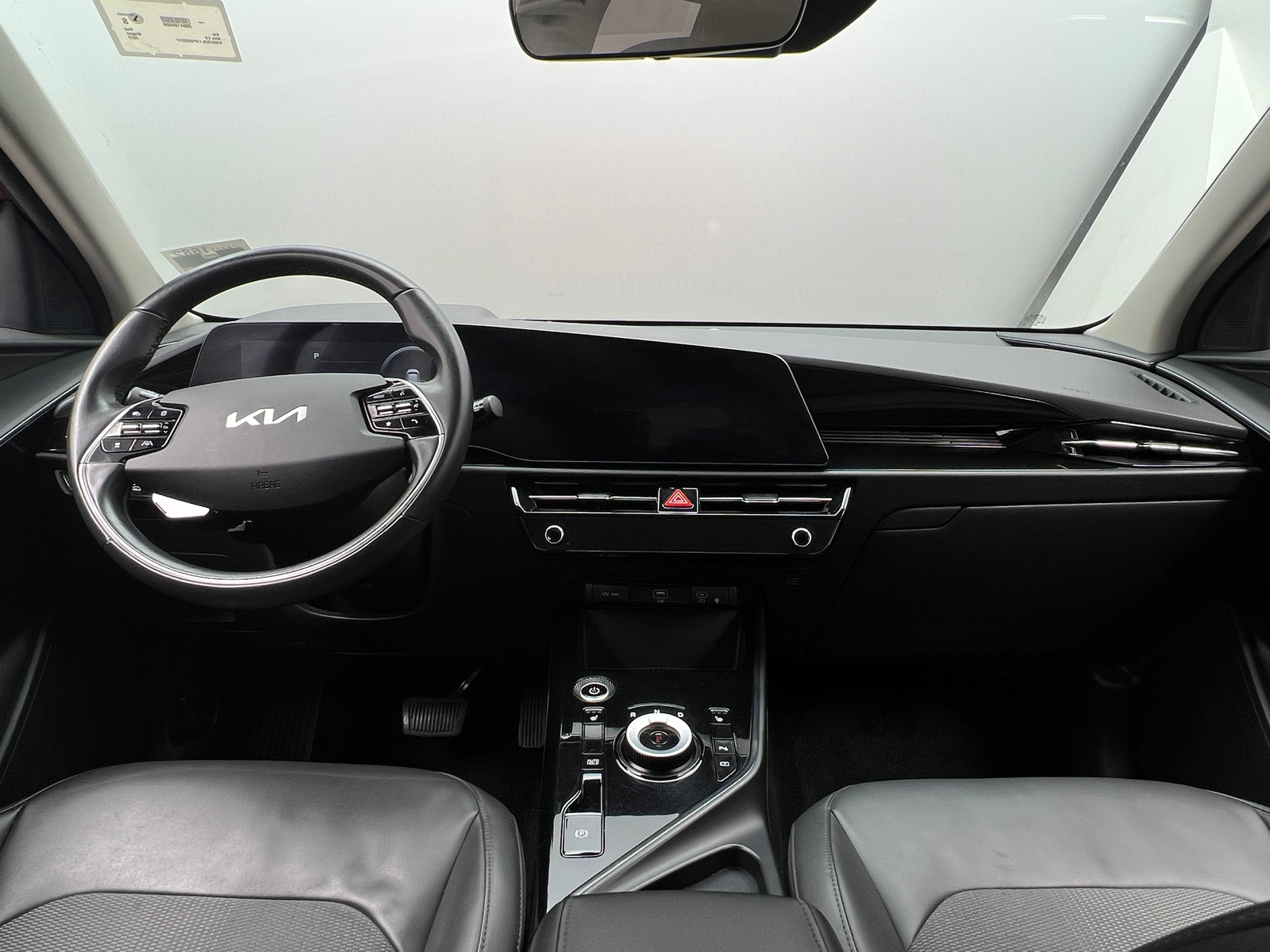 Thumbnail: 2023 Kia Niro - 3