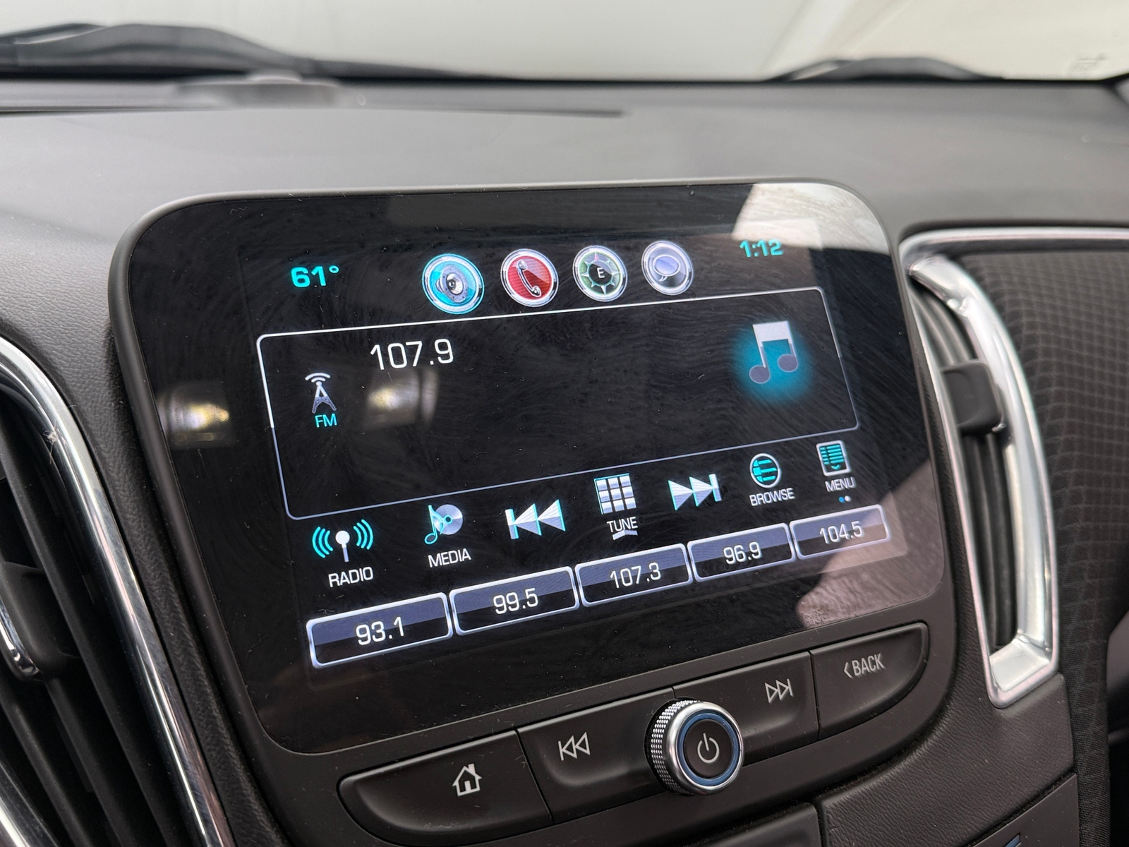 Thumbnail: 2017 Chevrolet Malibu - 4