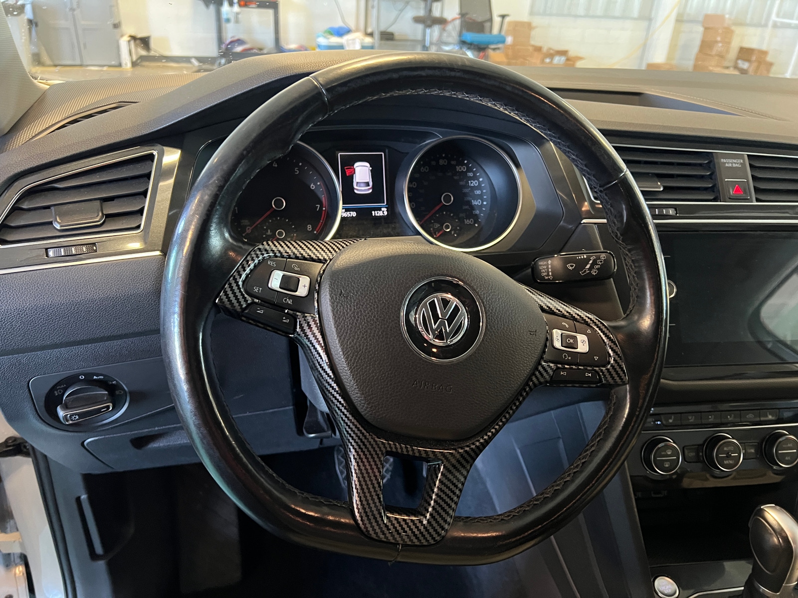 Thumbnail: 2018 Volkswagen Tiguan - 4
