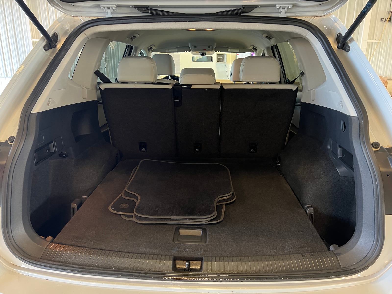 Thumbnail: 2018 Volkswagen Tiguan - 6