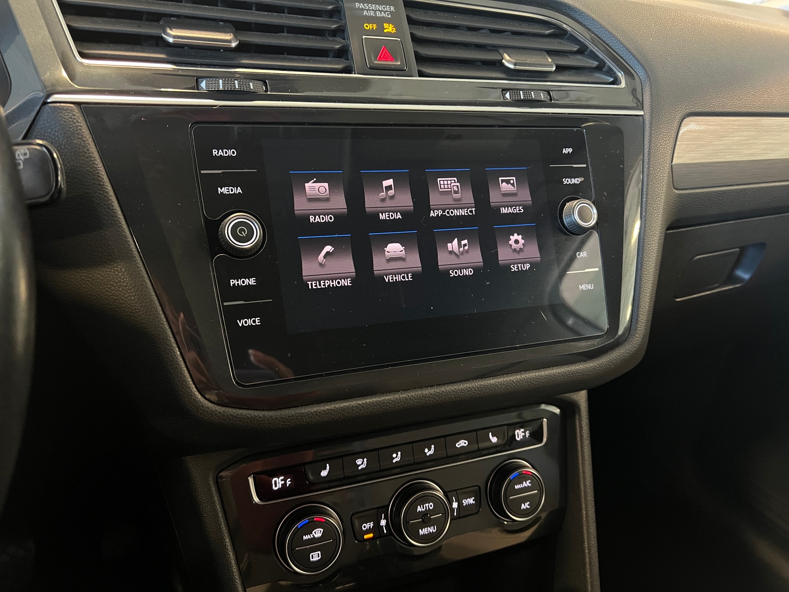 Thumbnail: 2018 Volkswagen Tiguan - 3