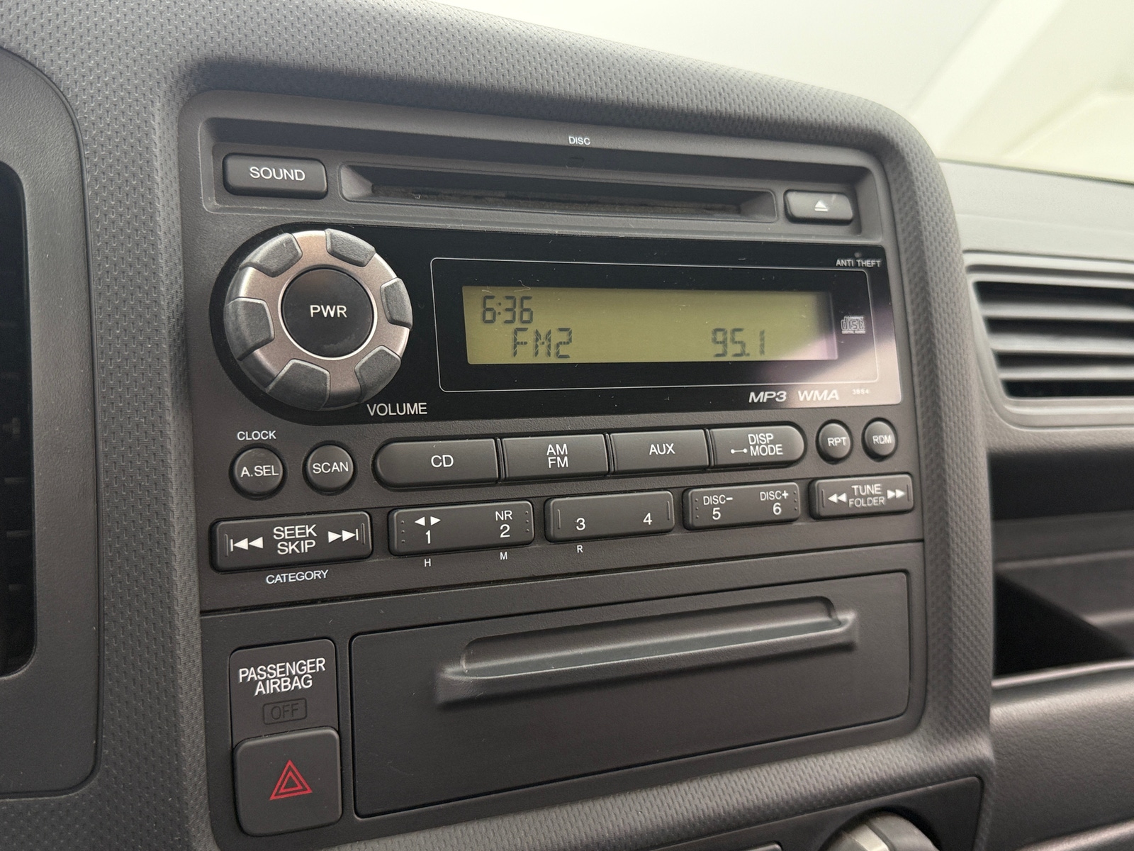 Thumbnail: 2014 Honda Ridgeline - 4