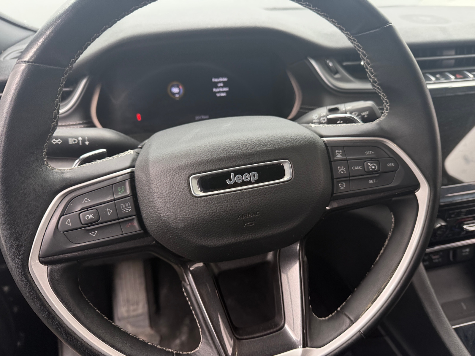 Thumbnail: 2022 Jeep Grand Cherokee - 4