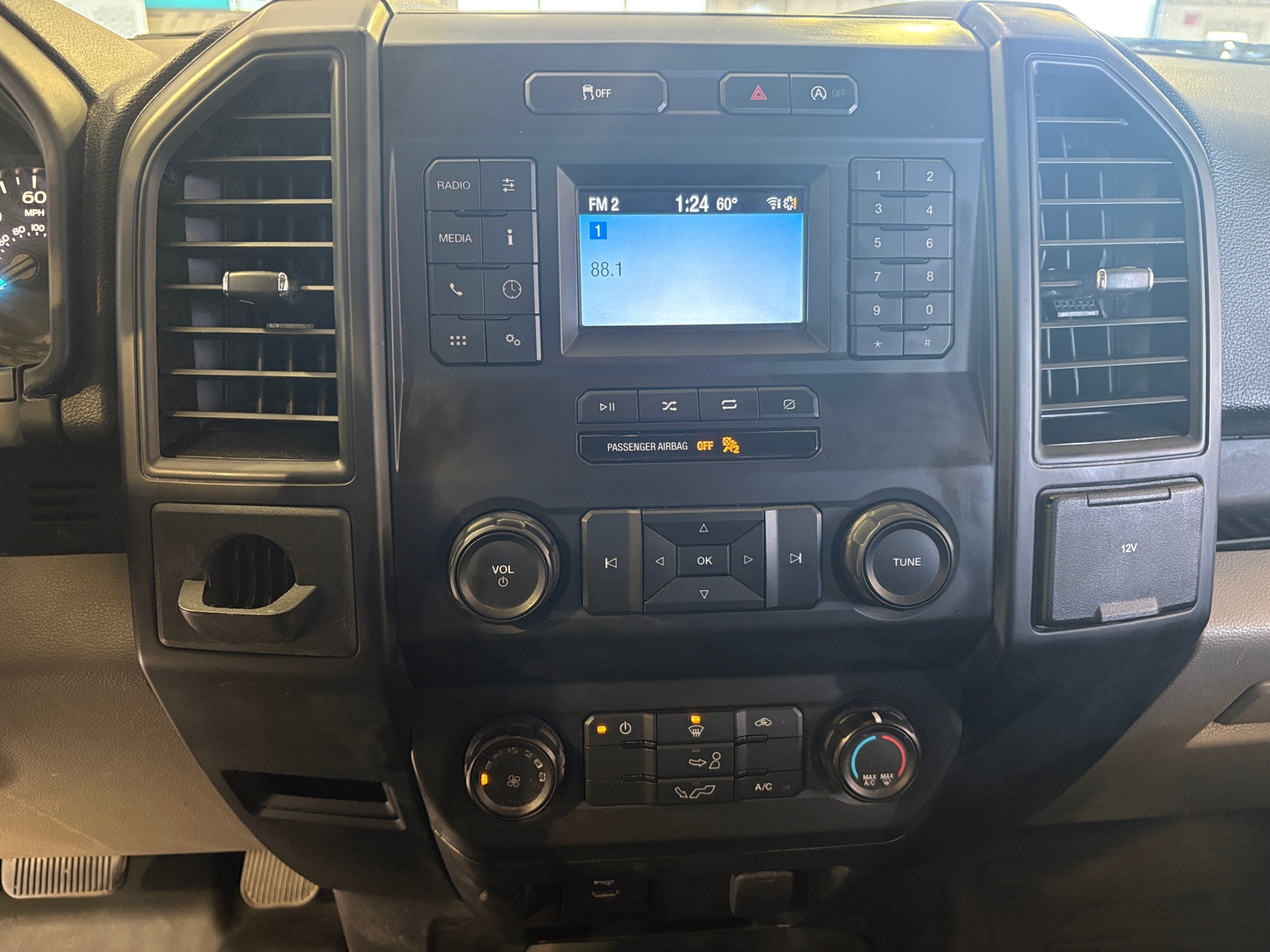 Thumbnail: 2019 Ford Econoline - 4