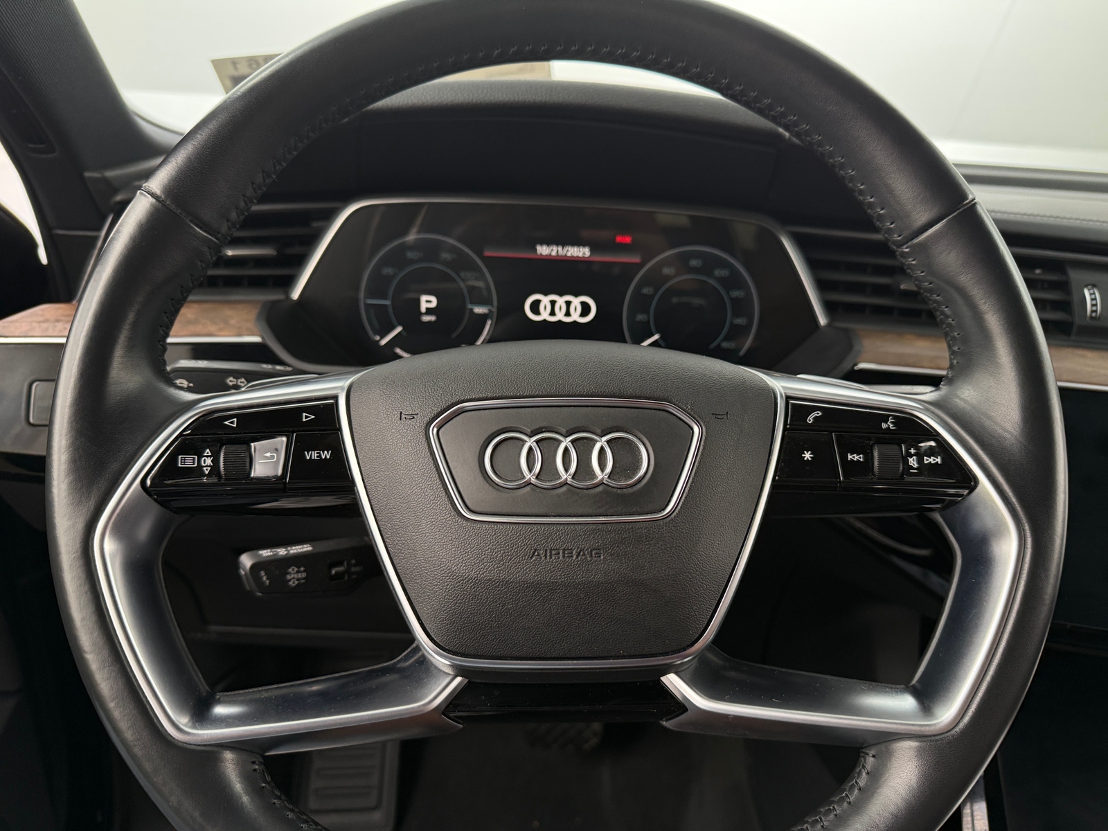 Thumbnail: 2019 Audi e-tron - 4