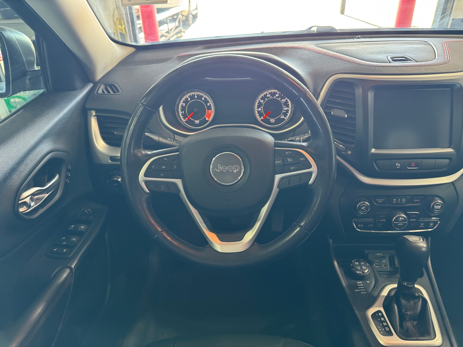Thumbnail: 2015 Jeep Cherokee - 4