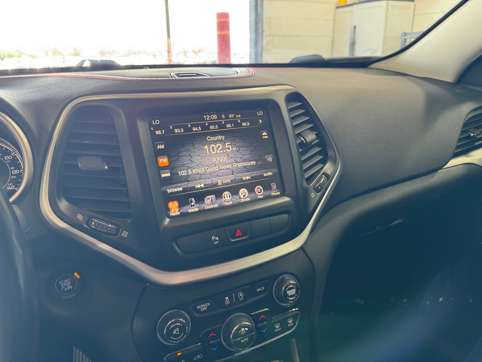 Thumbnail: 2015 Jeep Cherokee - 3