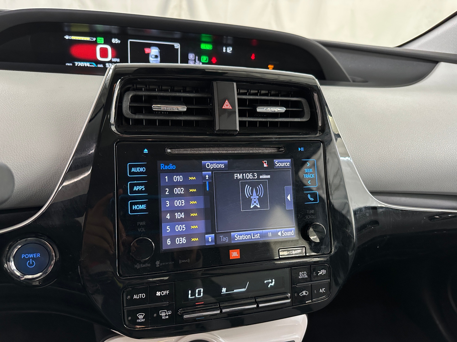 Thumbnail: 2017 Toyota Prius - 4