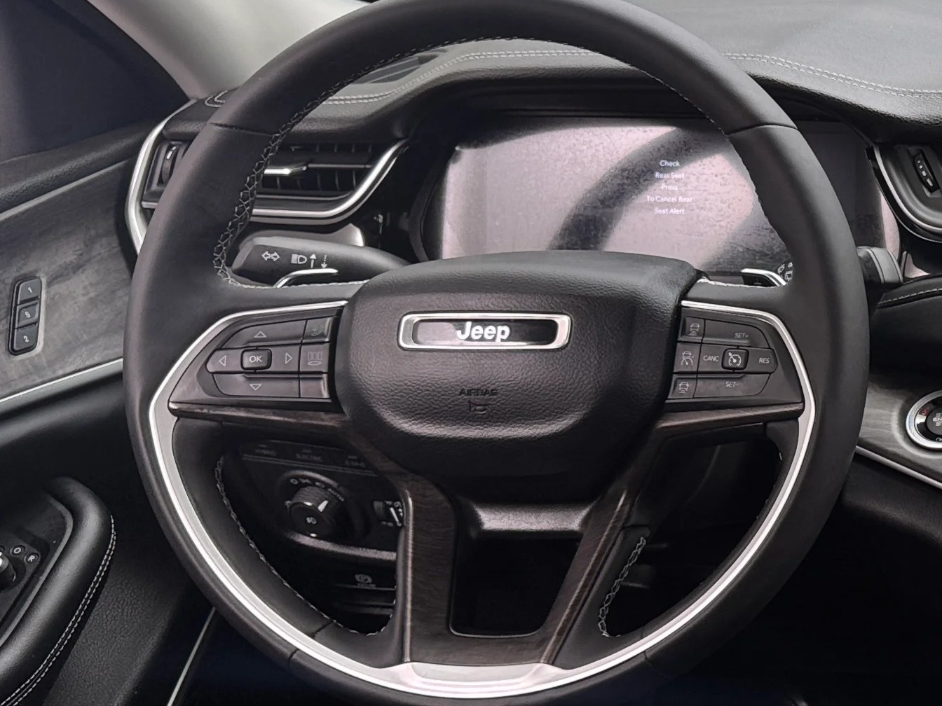 Thumbnail: 2023 Jeep Grand Cherokee - 4