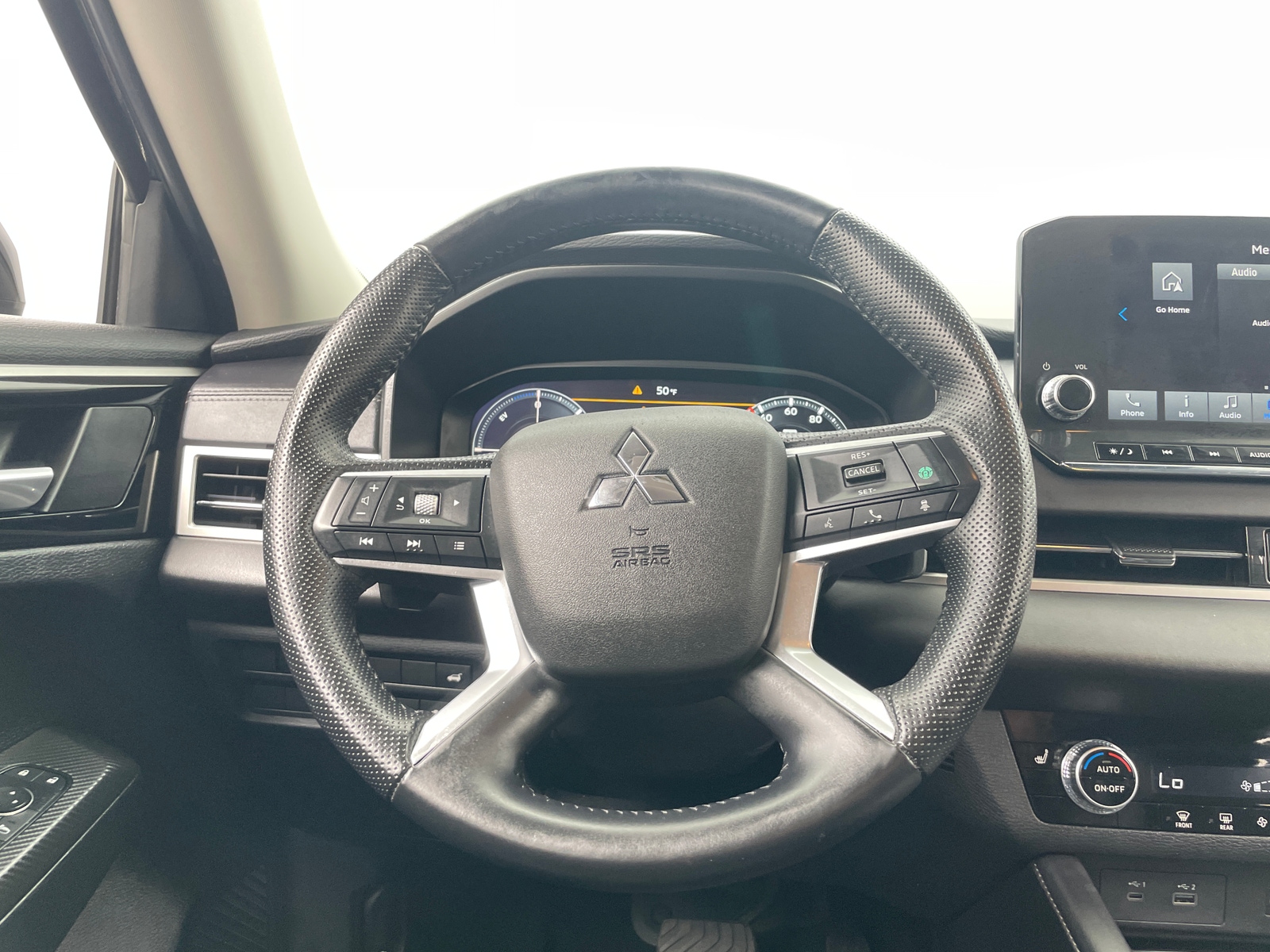 Thumbnail: 2023 Mitsubishi Outlander - 4