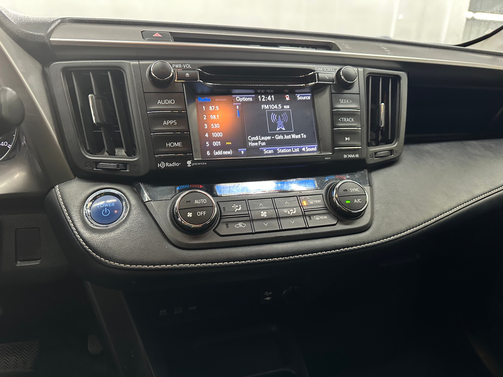 Thumbnail: 2018 Toyota RAV4 - 4