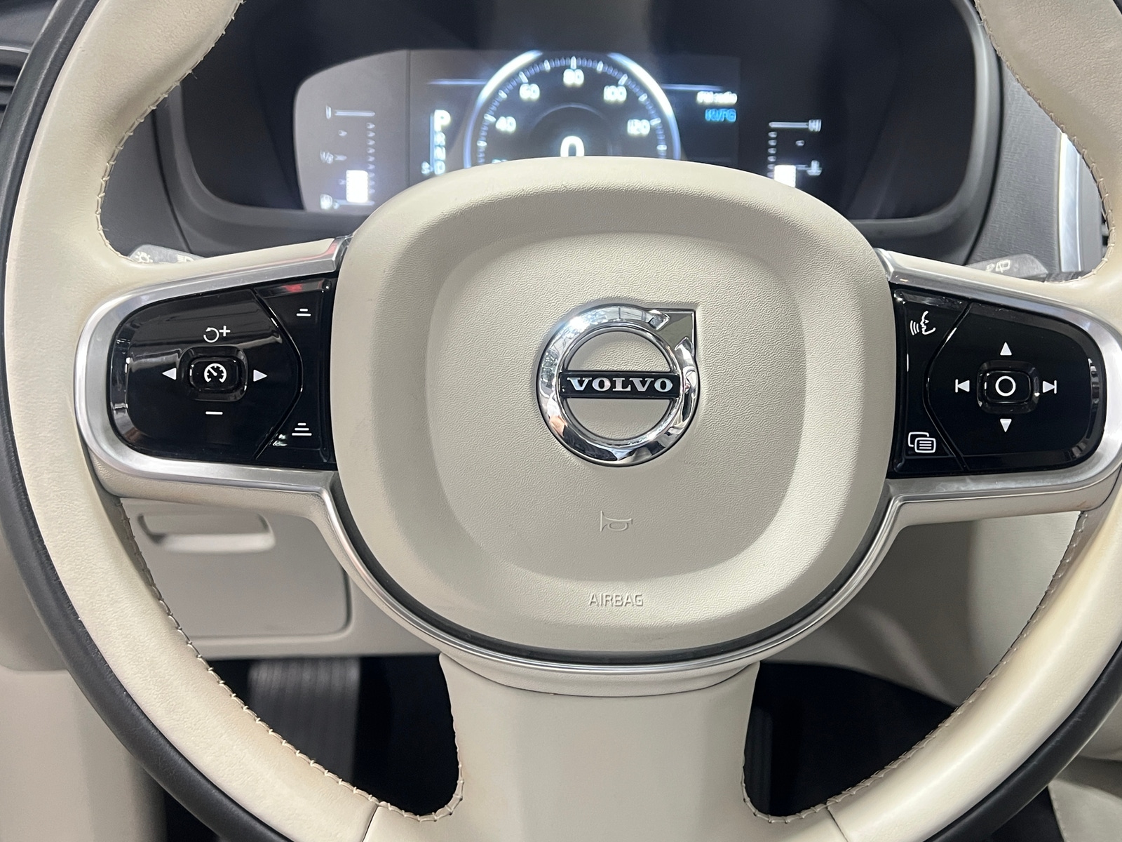 Thumbnail: 2018 Volvo XC90 - 4