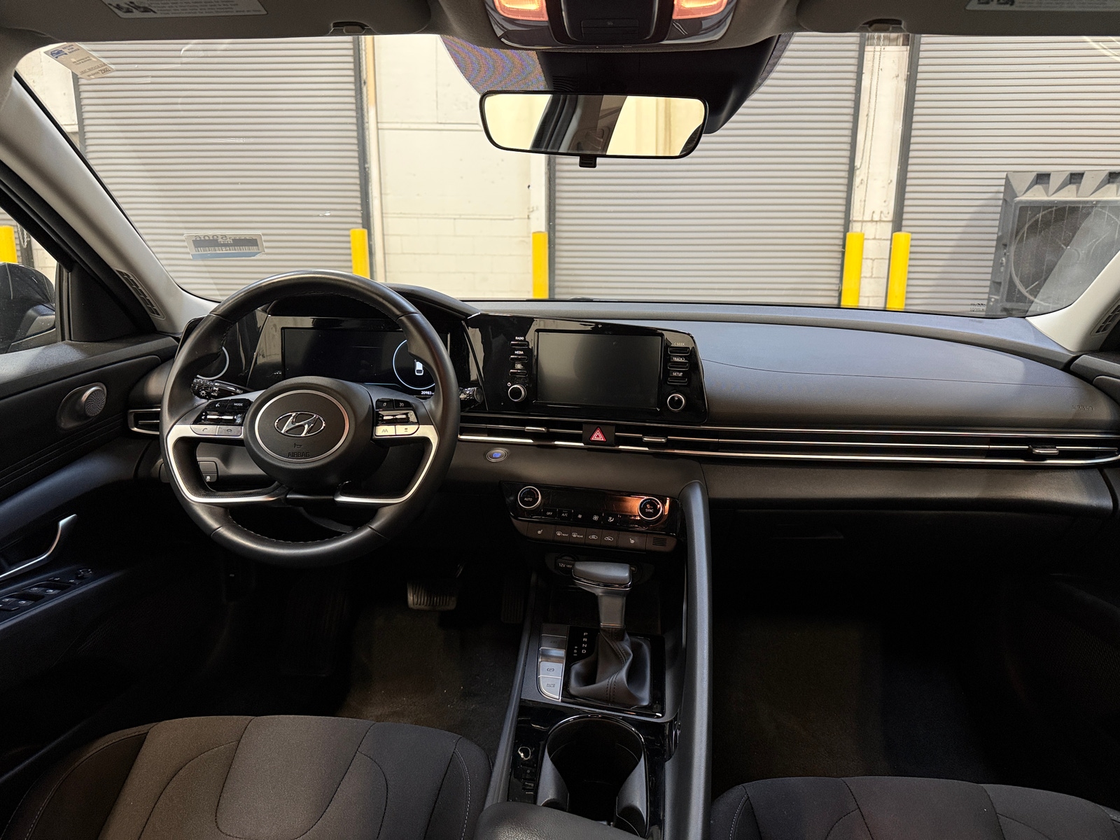 Thumbnail: 2022 Hyundai Elantra - 3