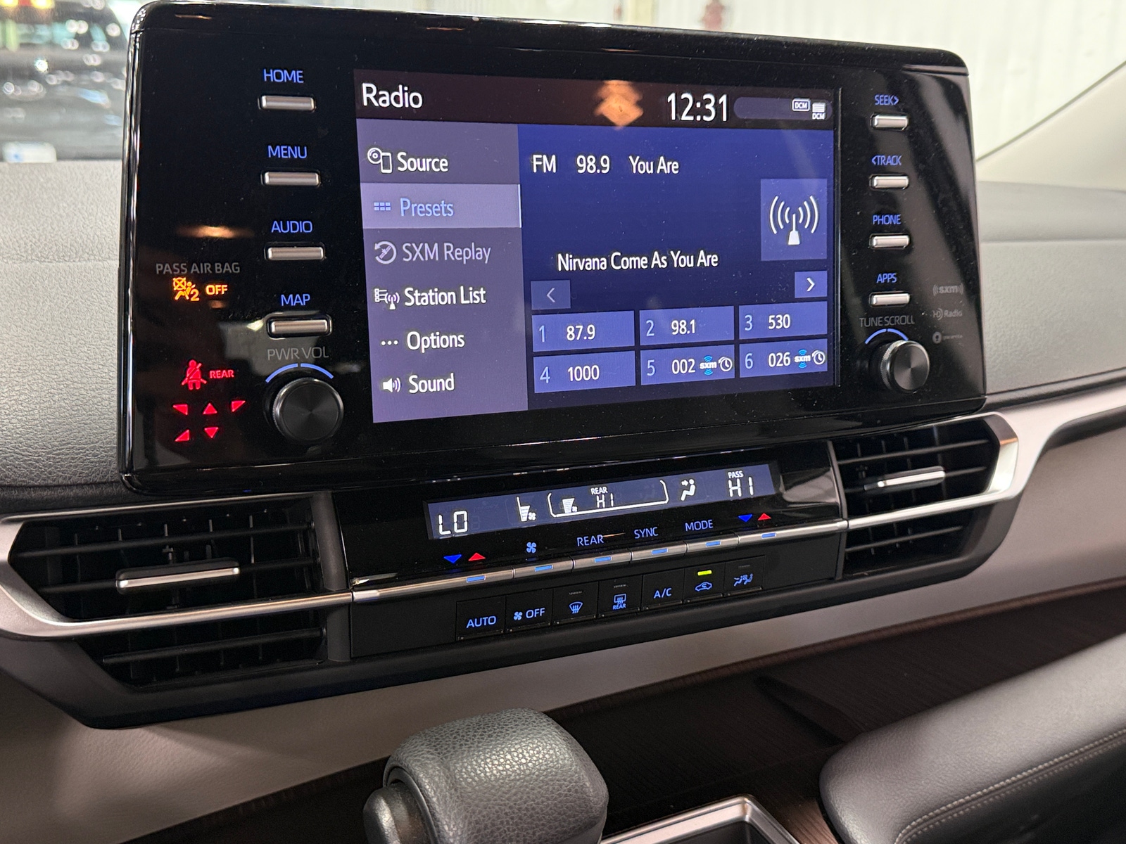 Thumbnail: 2024 Toyota Sienna - 4