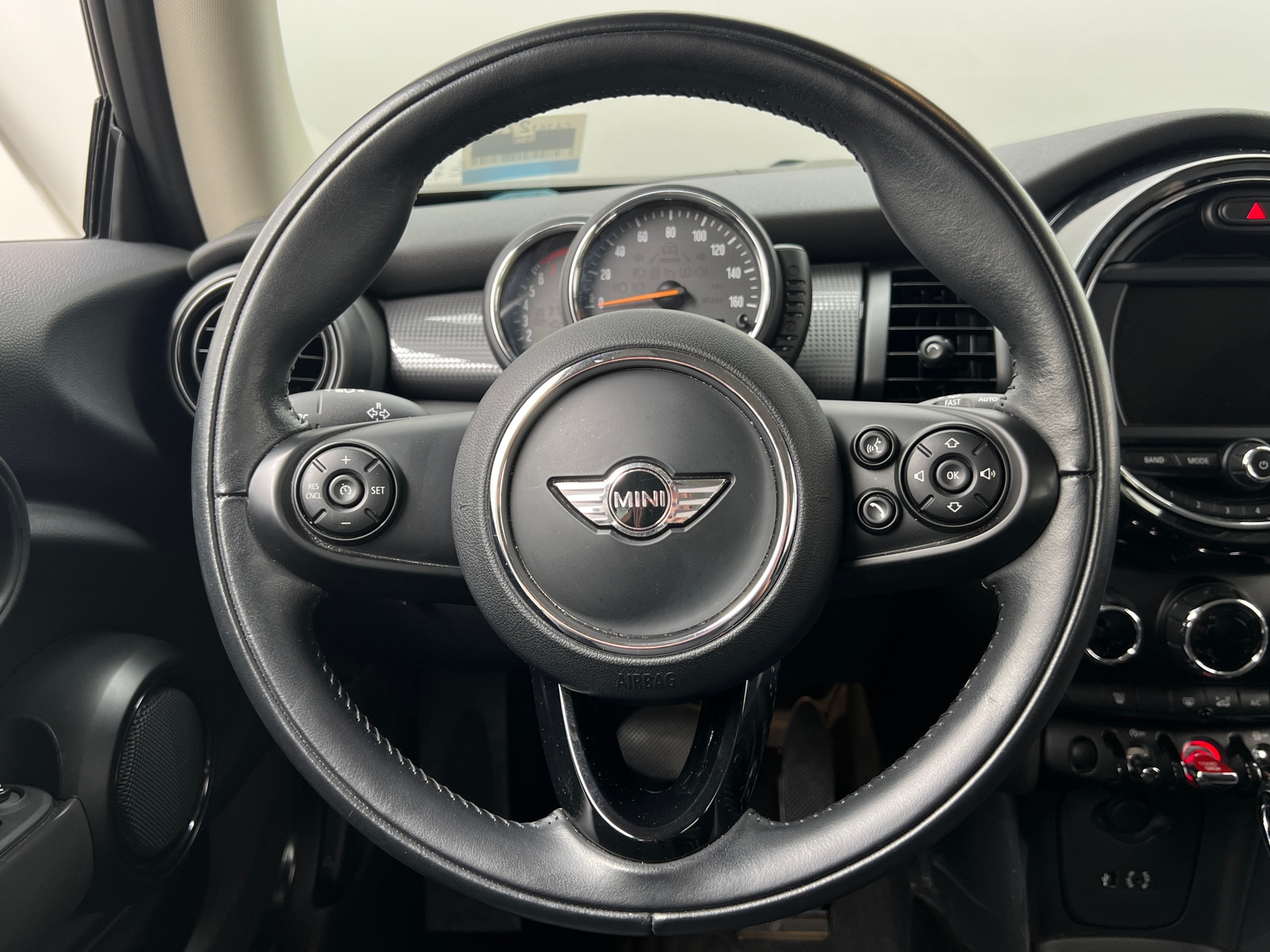 Thumbnail: 2017 MINI Cooper Hardtop - 4